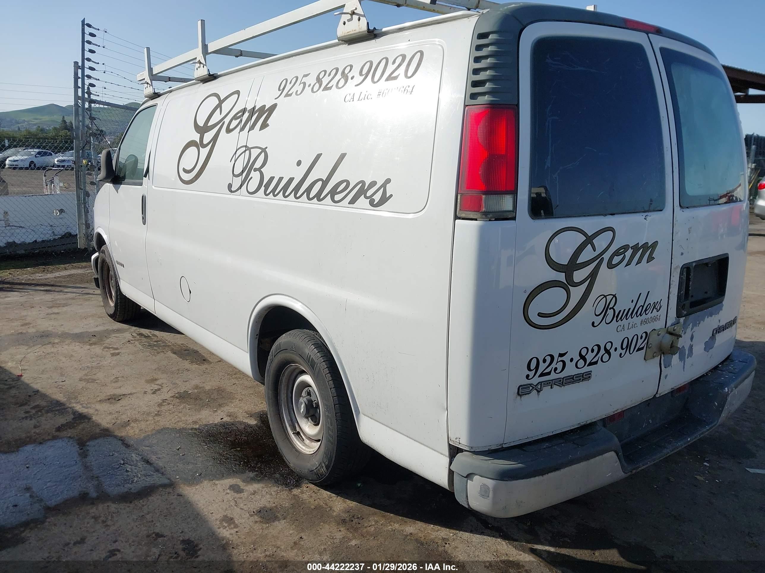CHEVROLET EXPRESS image 3