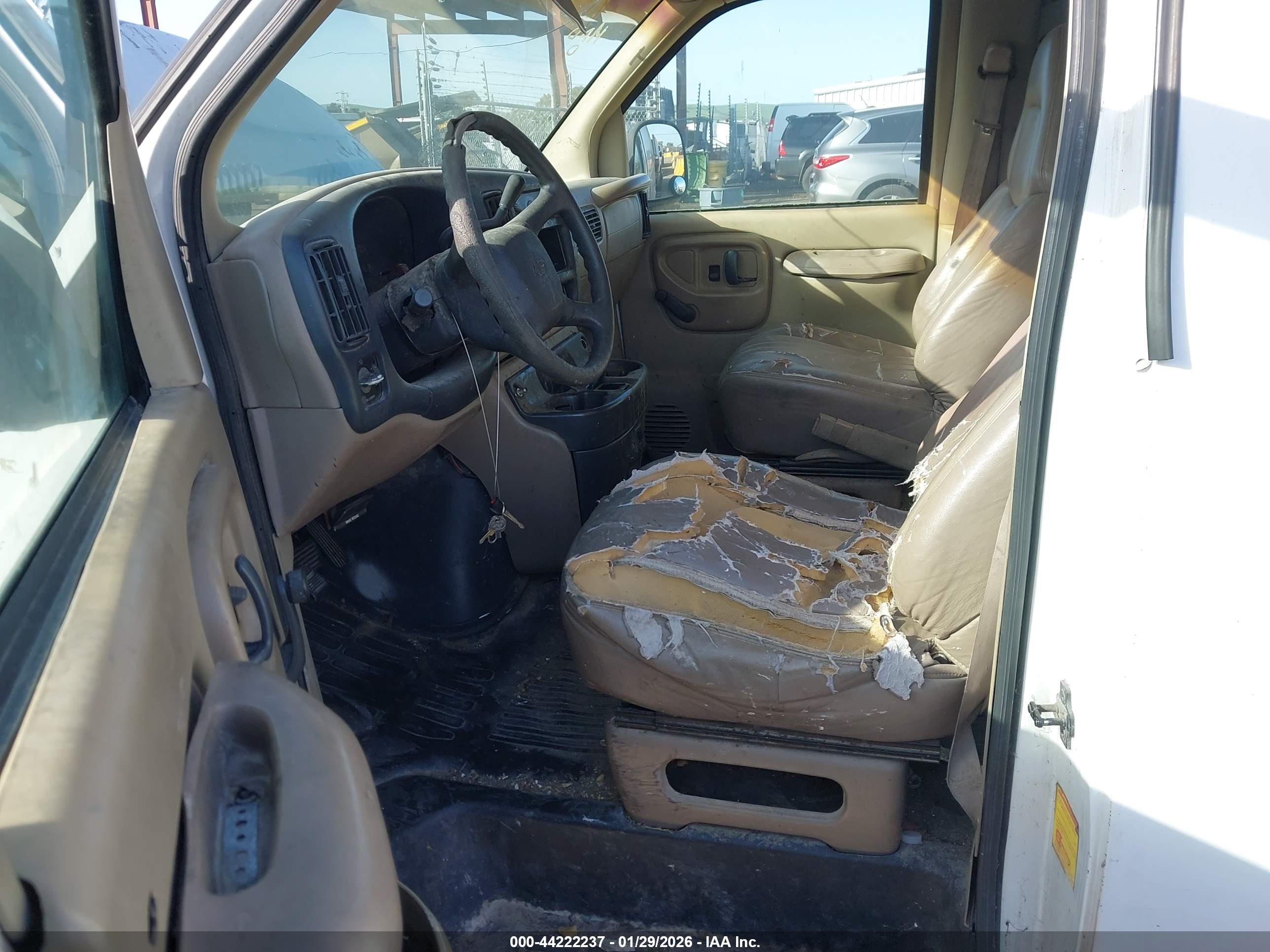 CHEVROLET EXPRESS image 5