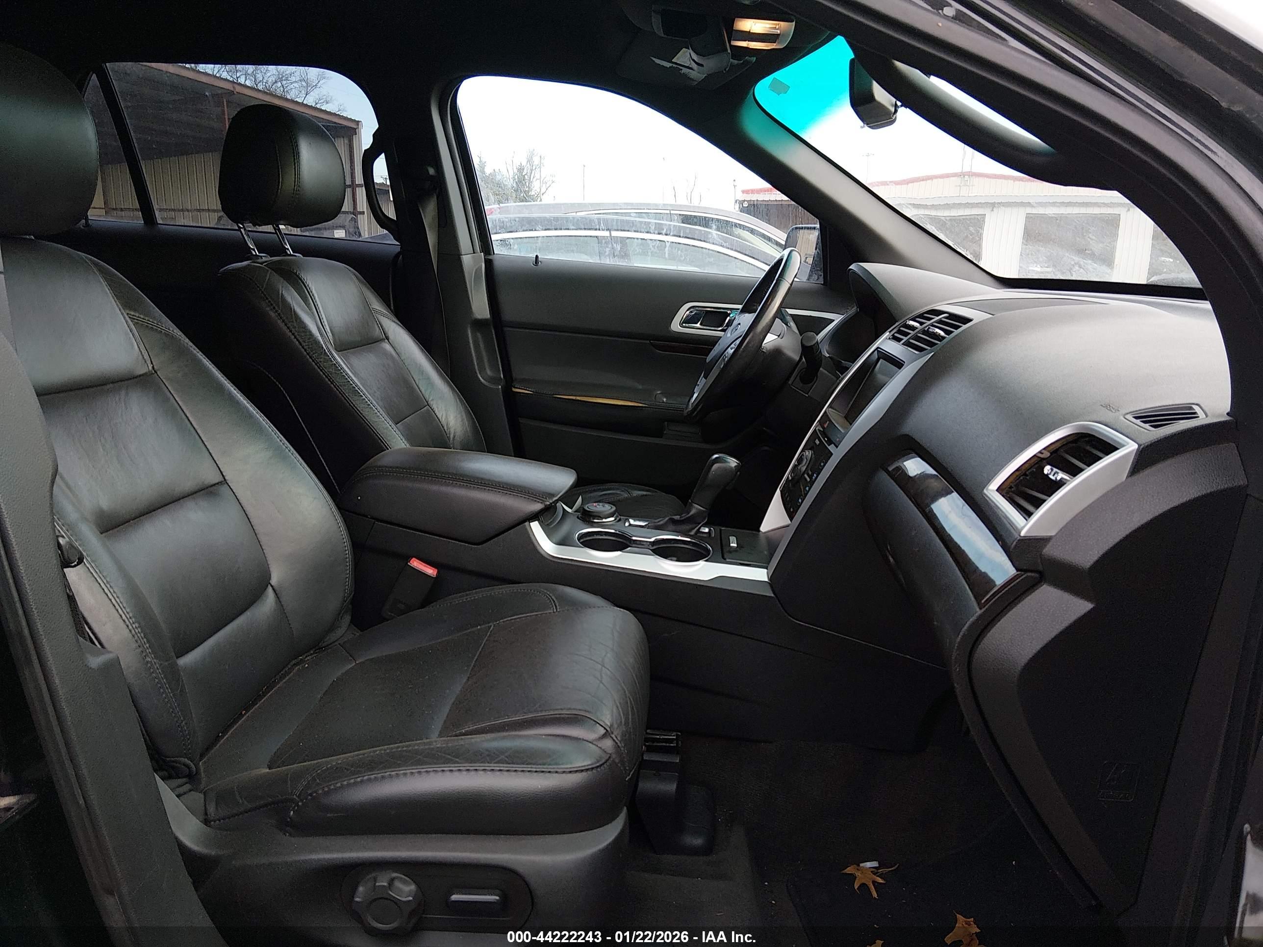 FORD EXPLORER image 5