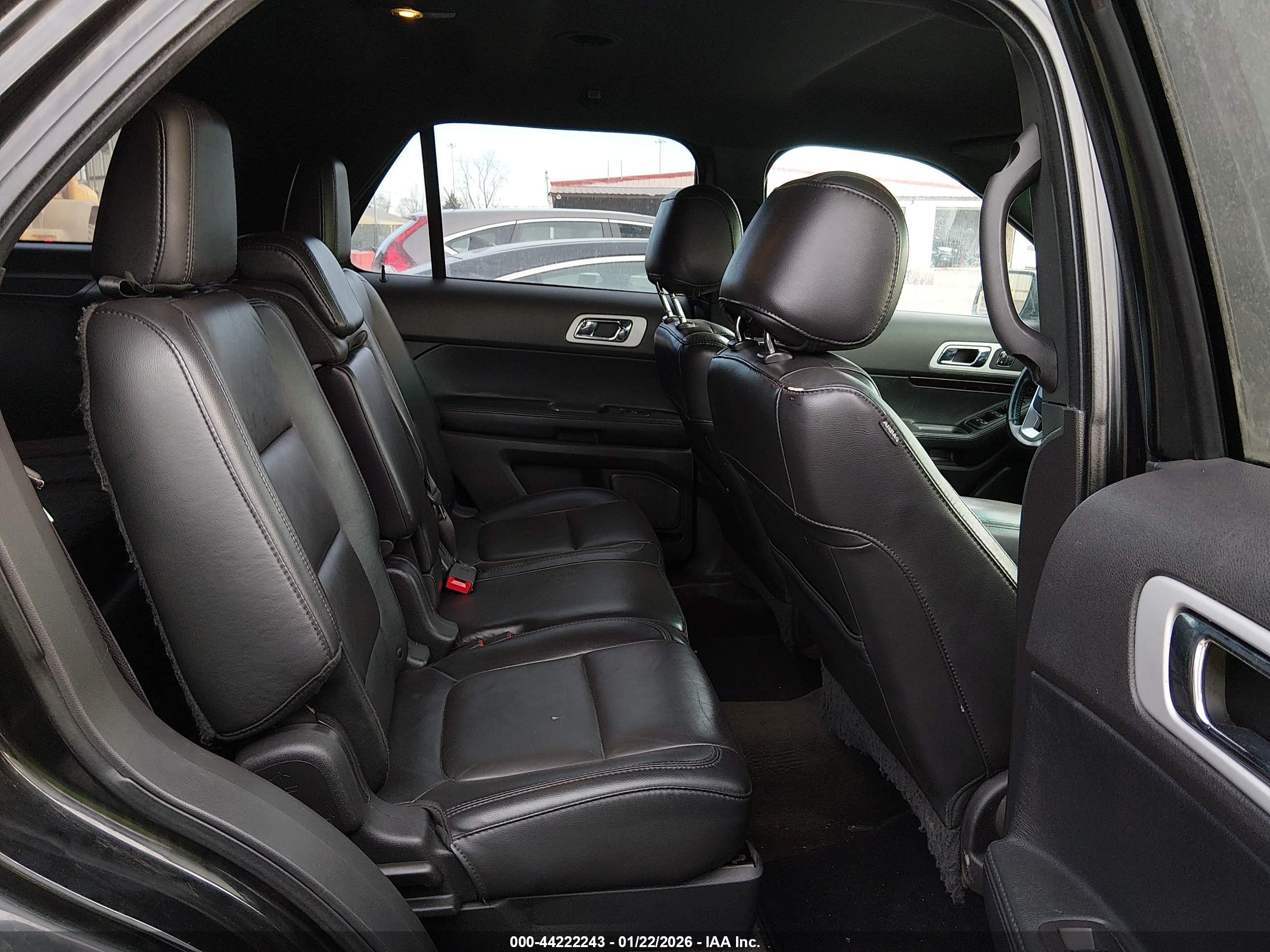 FORD EXPLORER image 8