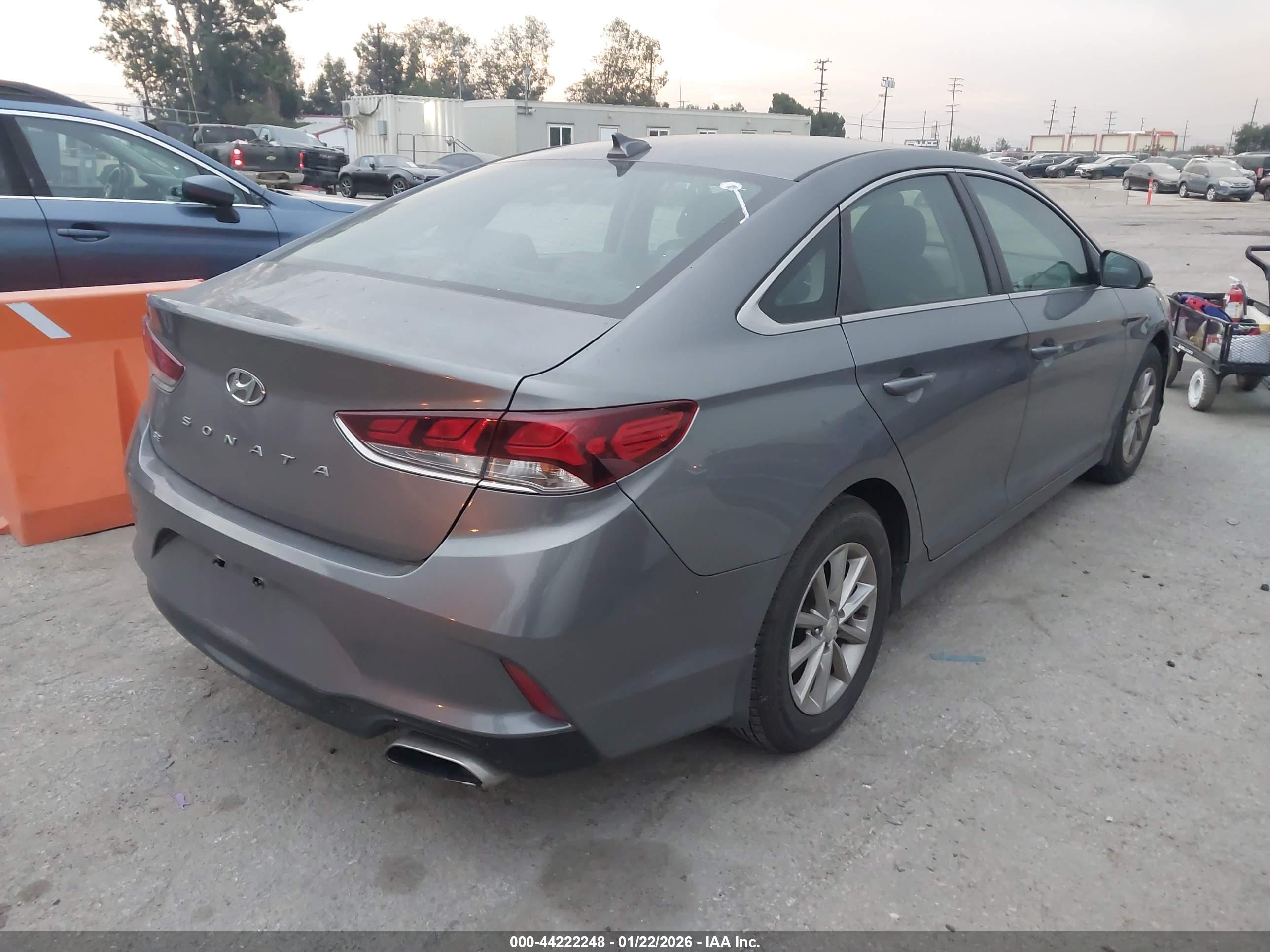 HYUNDAI SONATA image 4