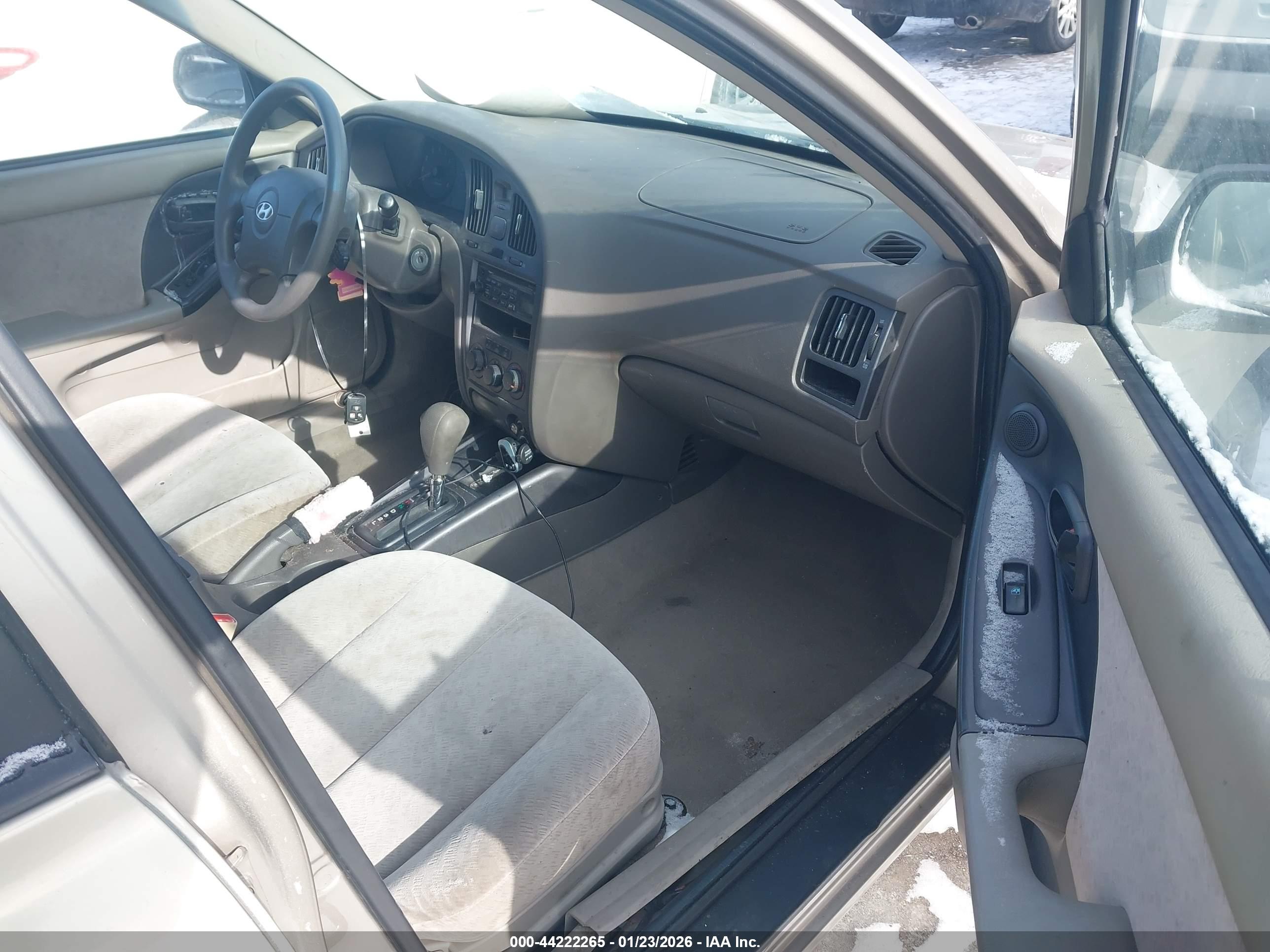 HYUNDAI ELANTRA image 5