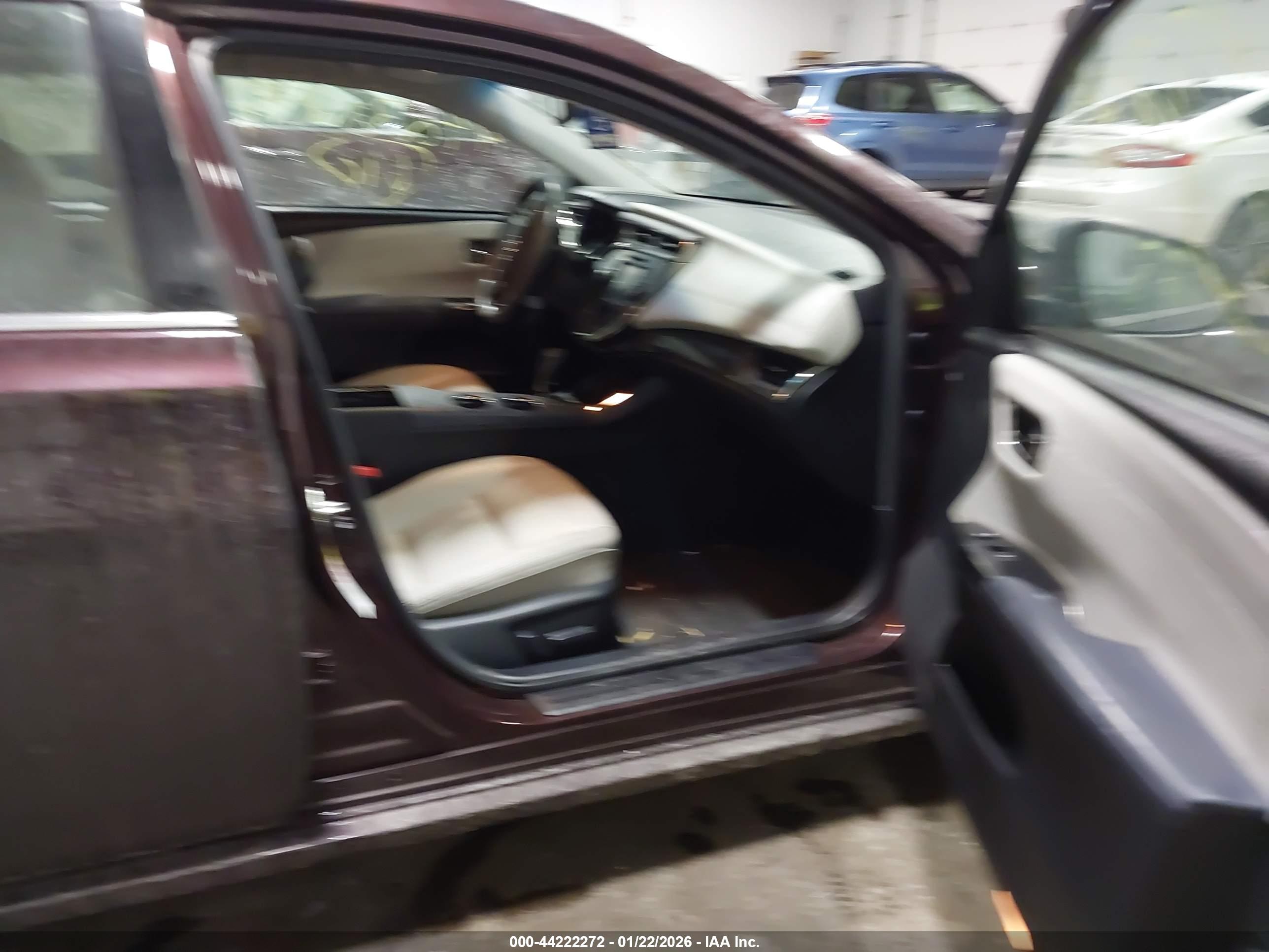 TOYOTA AVALON image 5