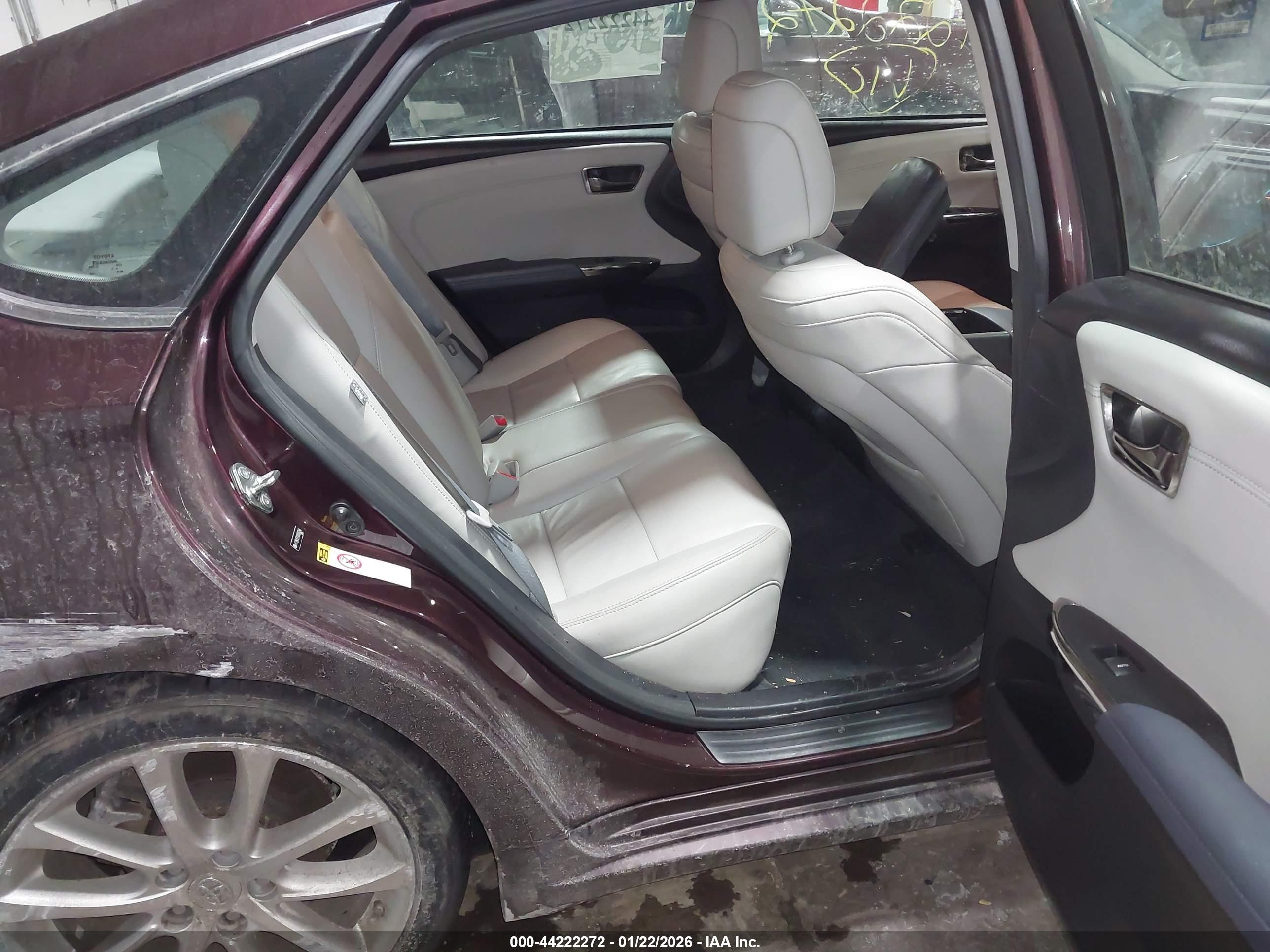 TOYOTA AVALON image 8