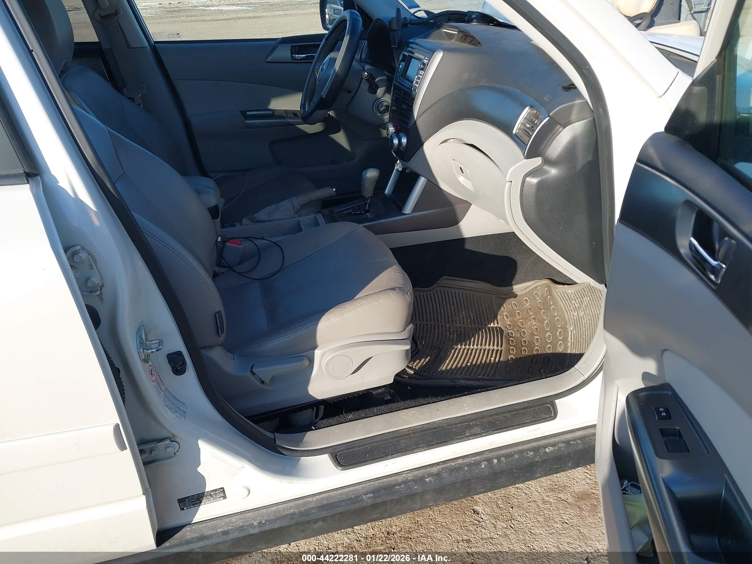 SUBARU FORESTER image 5