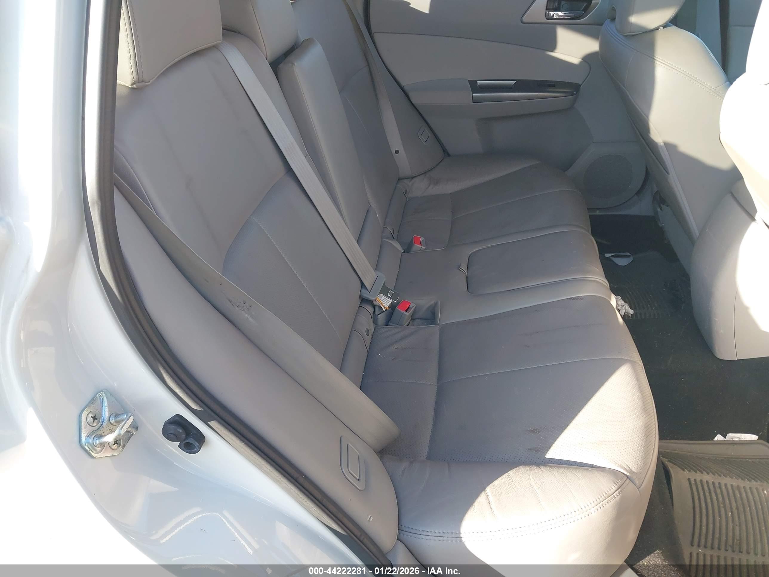 SUBARU FORESTER image 8