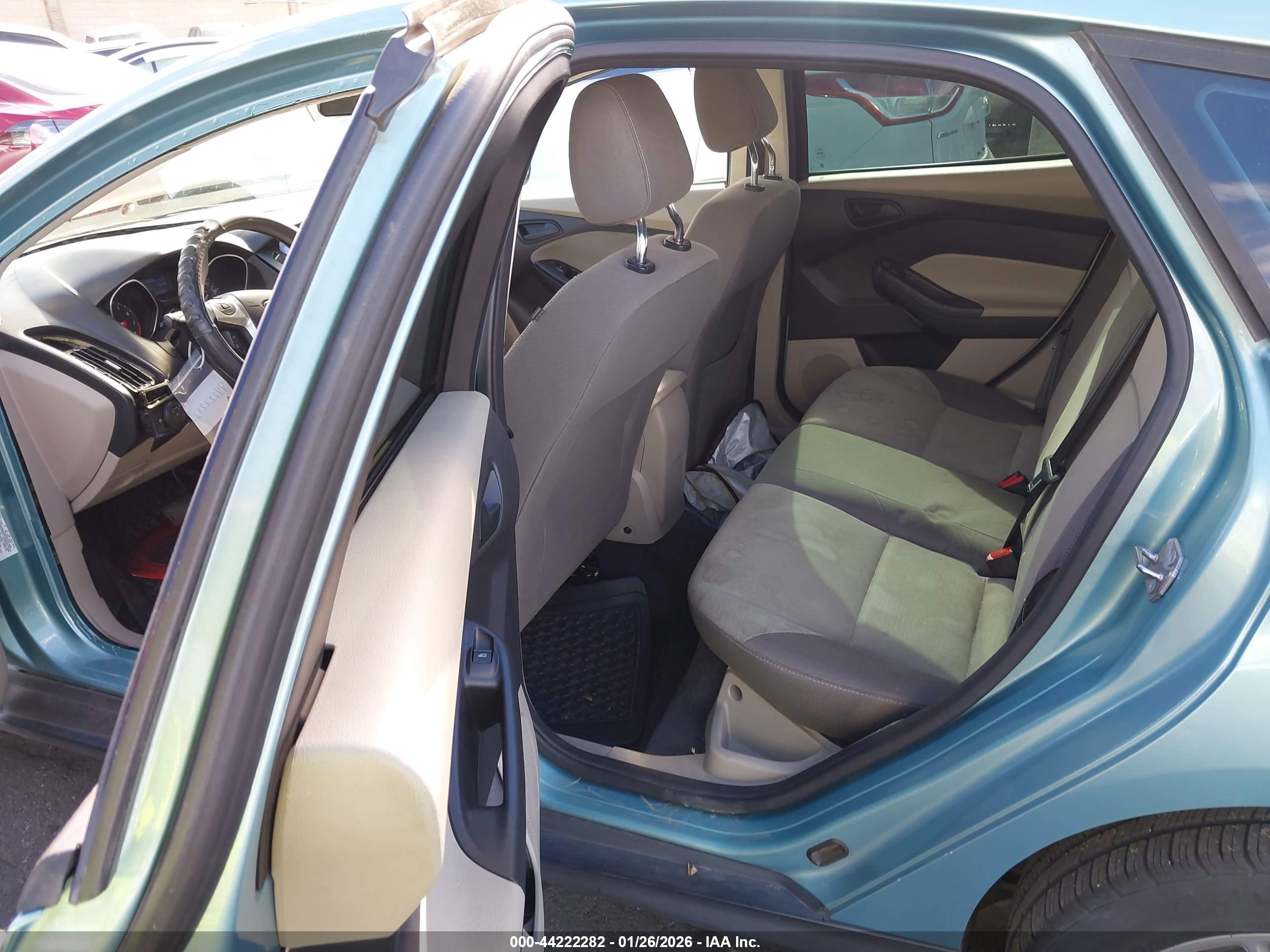 FORD FOCUS image 8