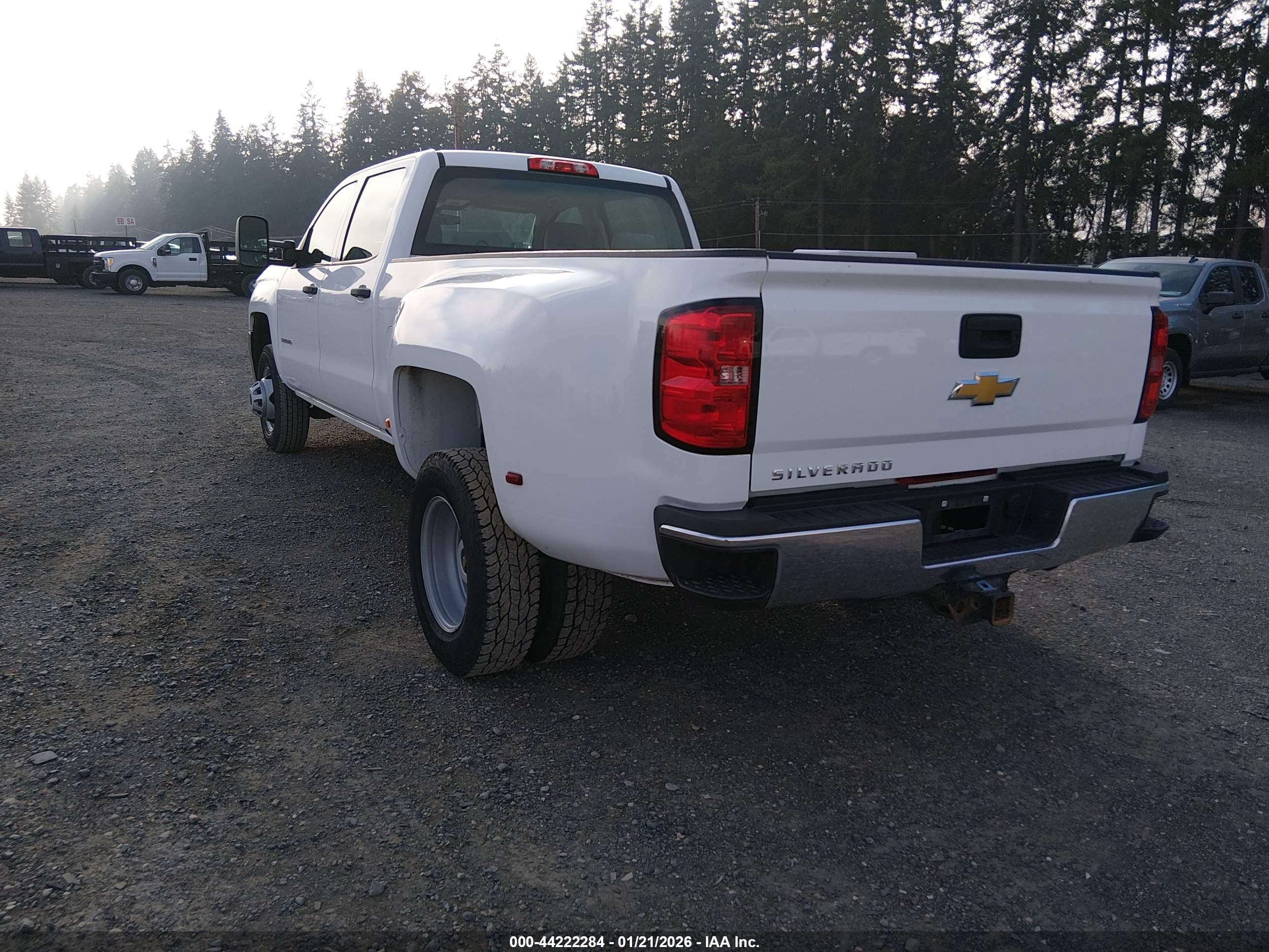 CHEVROLET SILVERADO image 3