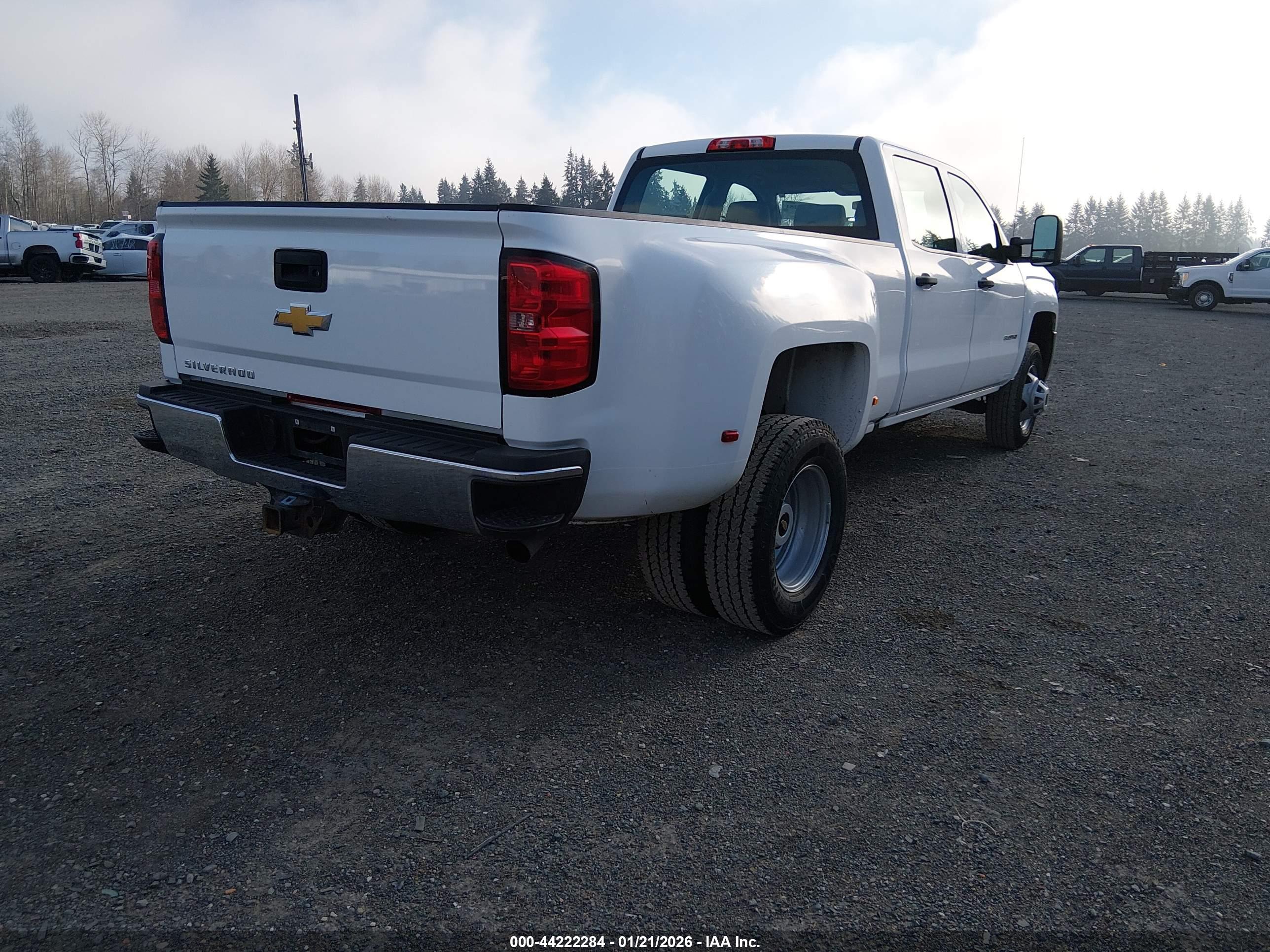 CHEVROLET SILVERADO image 4