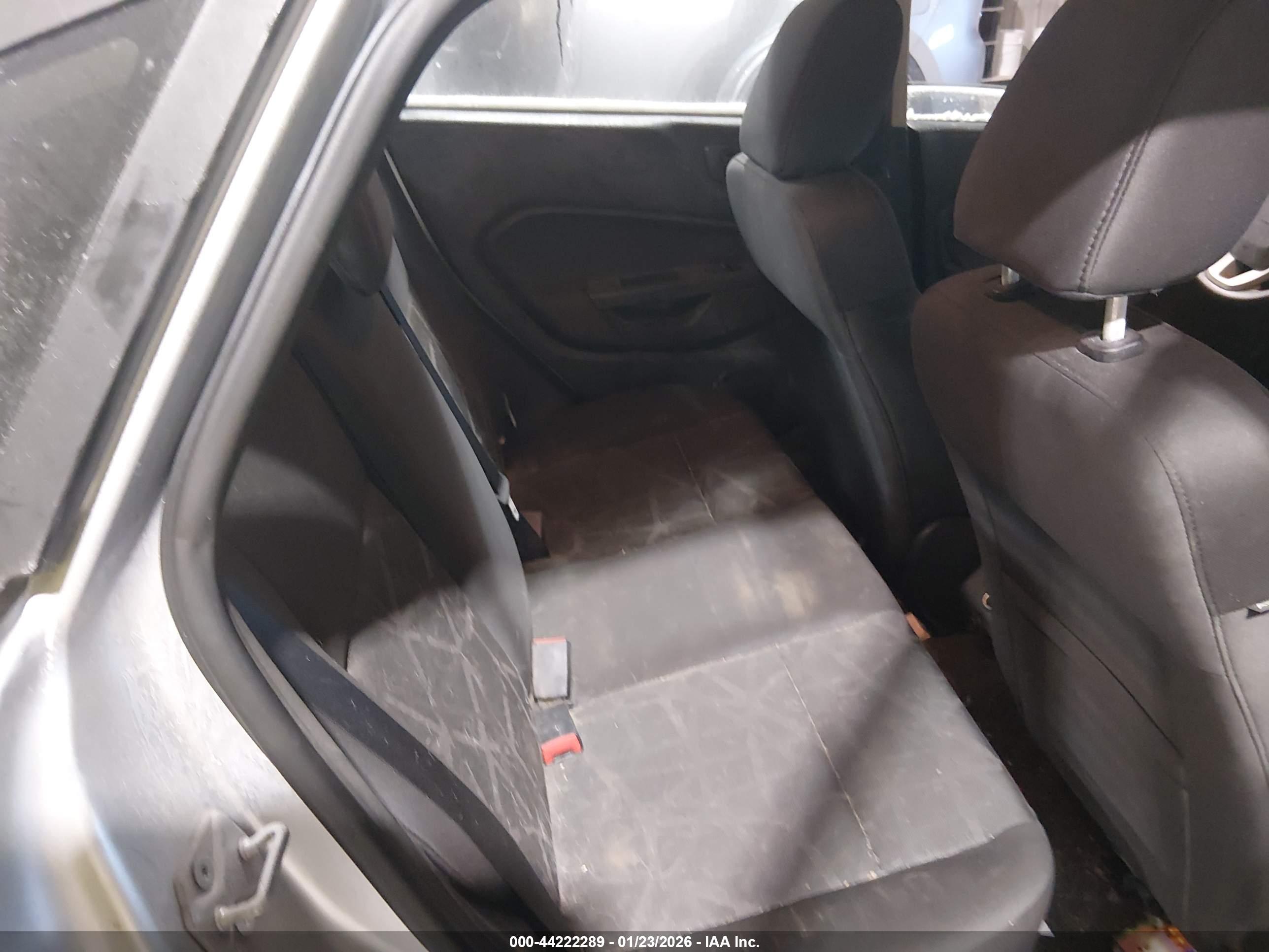 FORD FIESTA image 8
