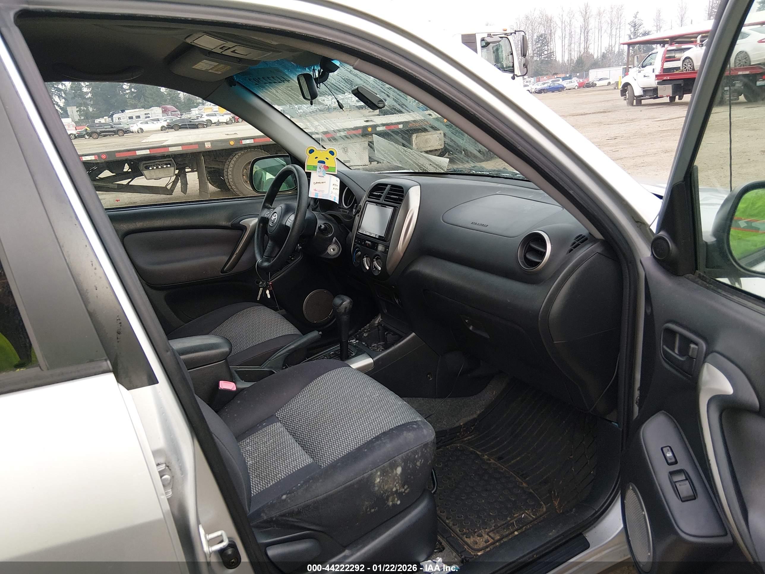 TOYOTA RAV4 image 5