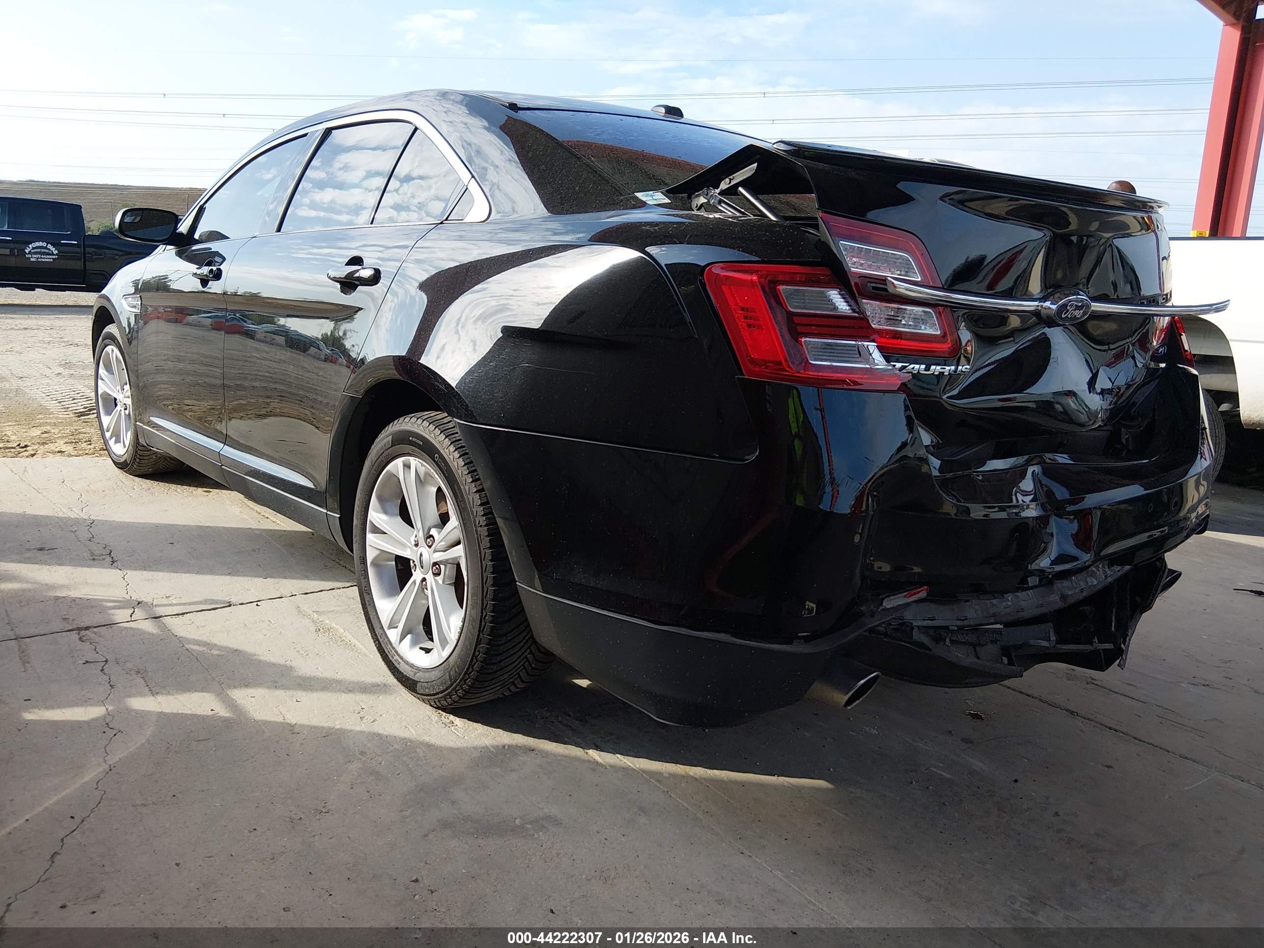 FORD TAURUS image 3