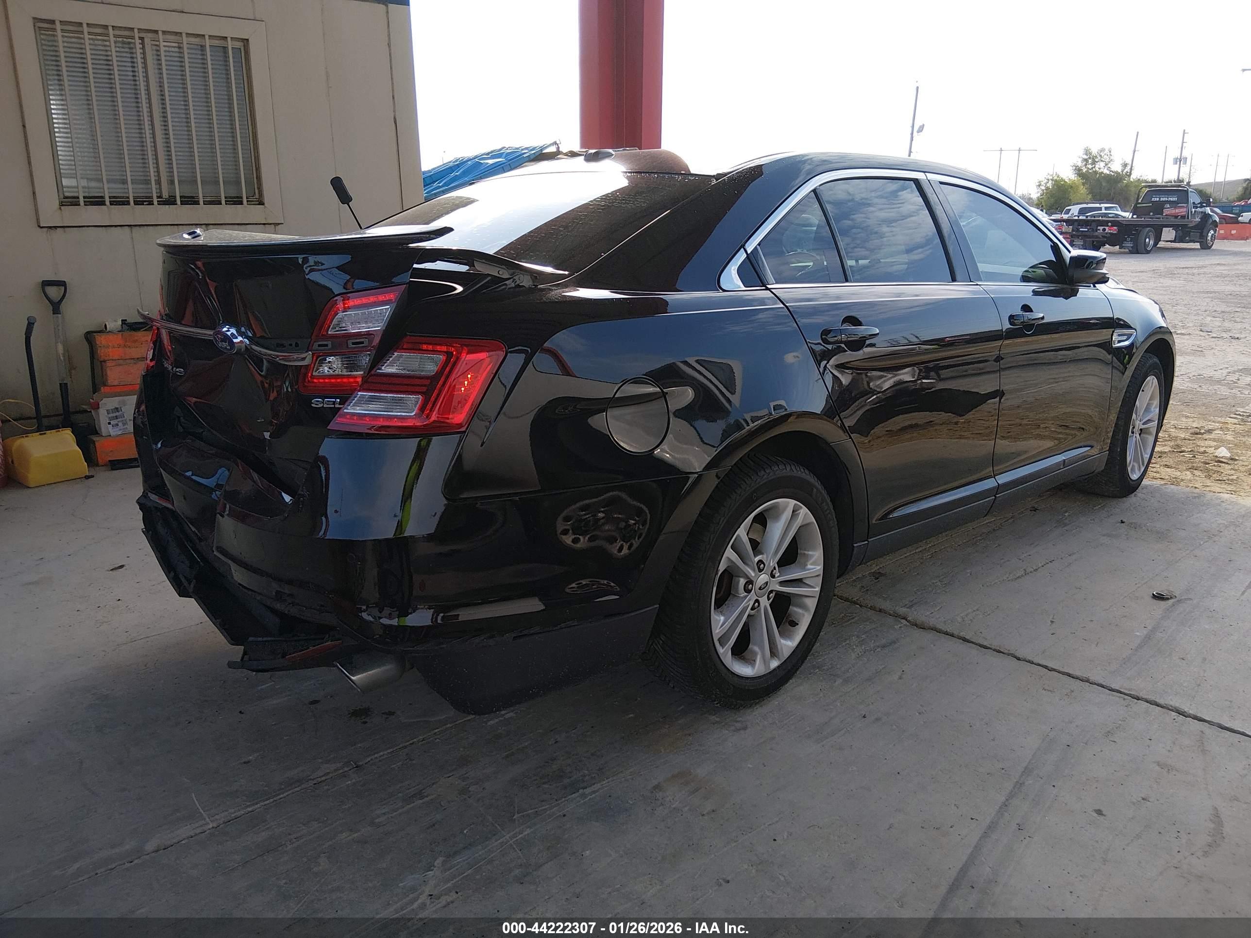 FORD TAURUS image 4
