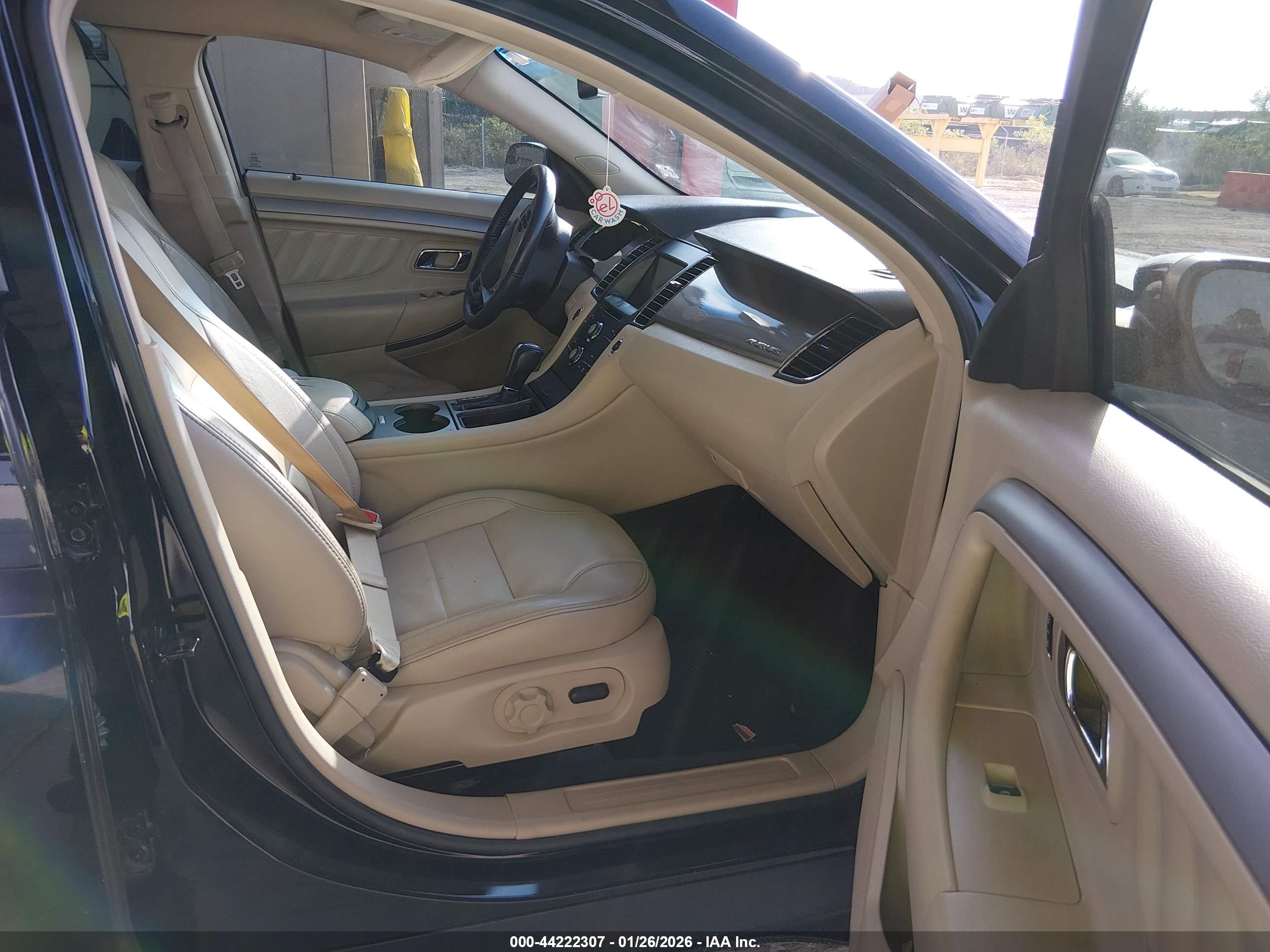 FORD TAURUS image 5