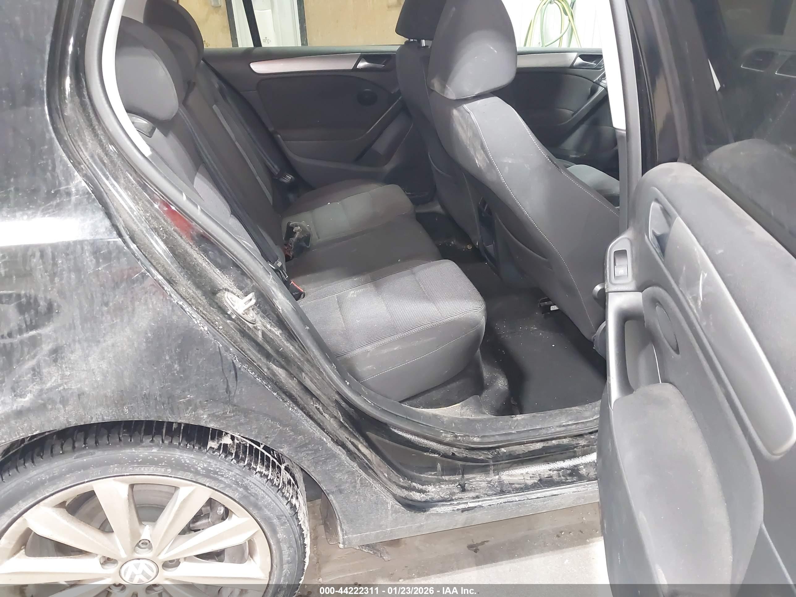 VOLKSWAGEN GOLF image 8