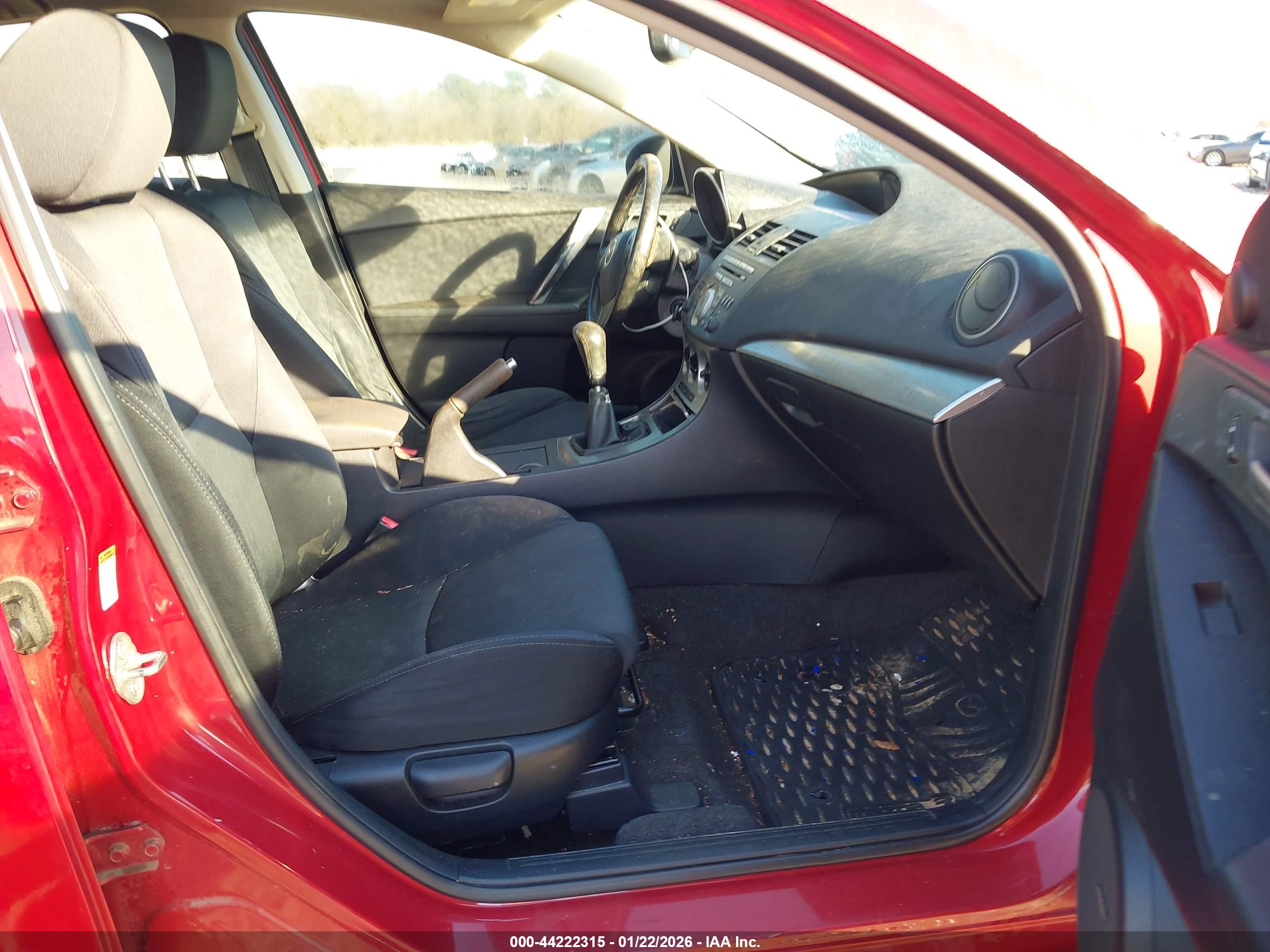 MAZDA MAZDA3 image 5