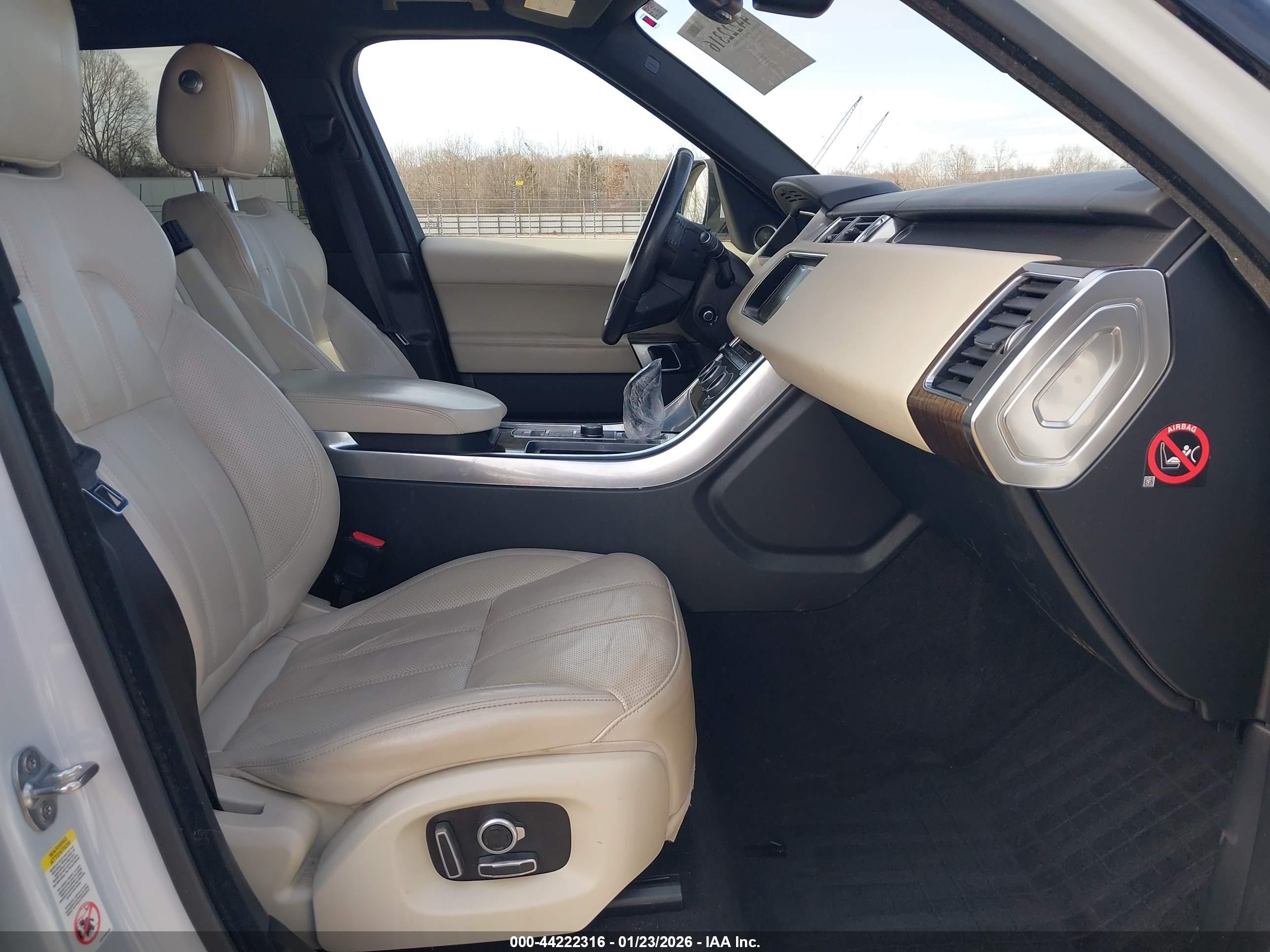 LAND ROVER image 5