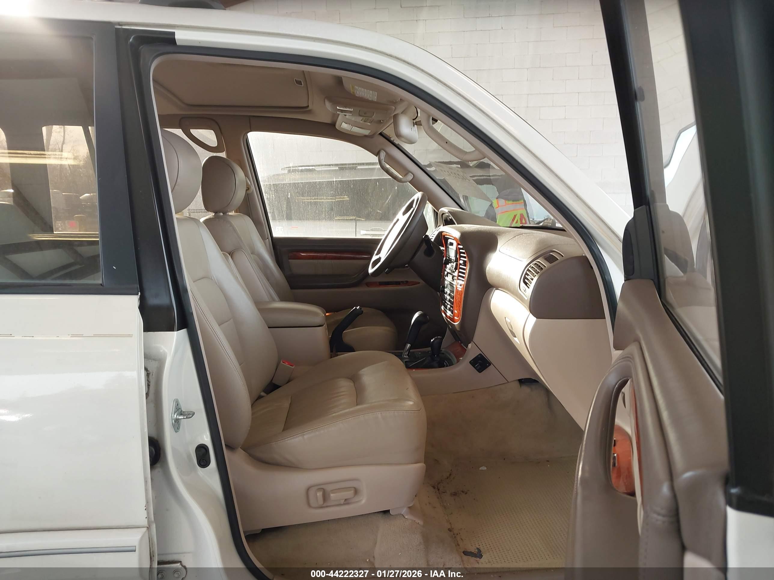 LEXUS LX image 5