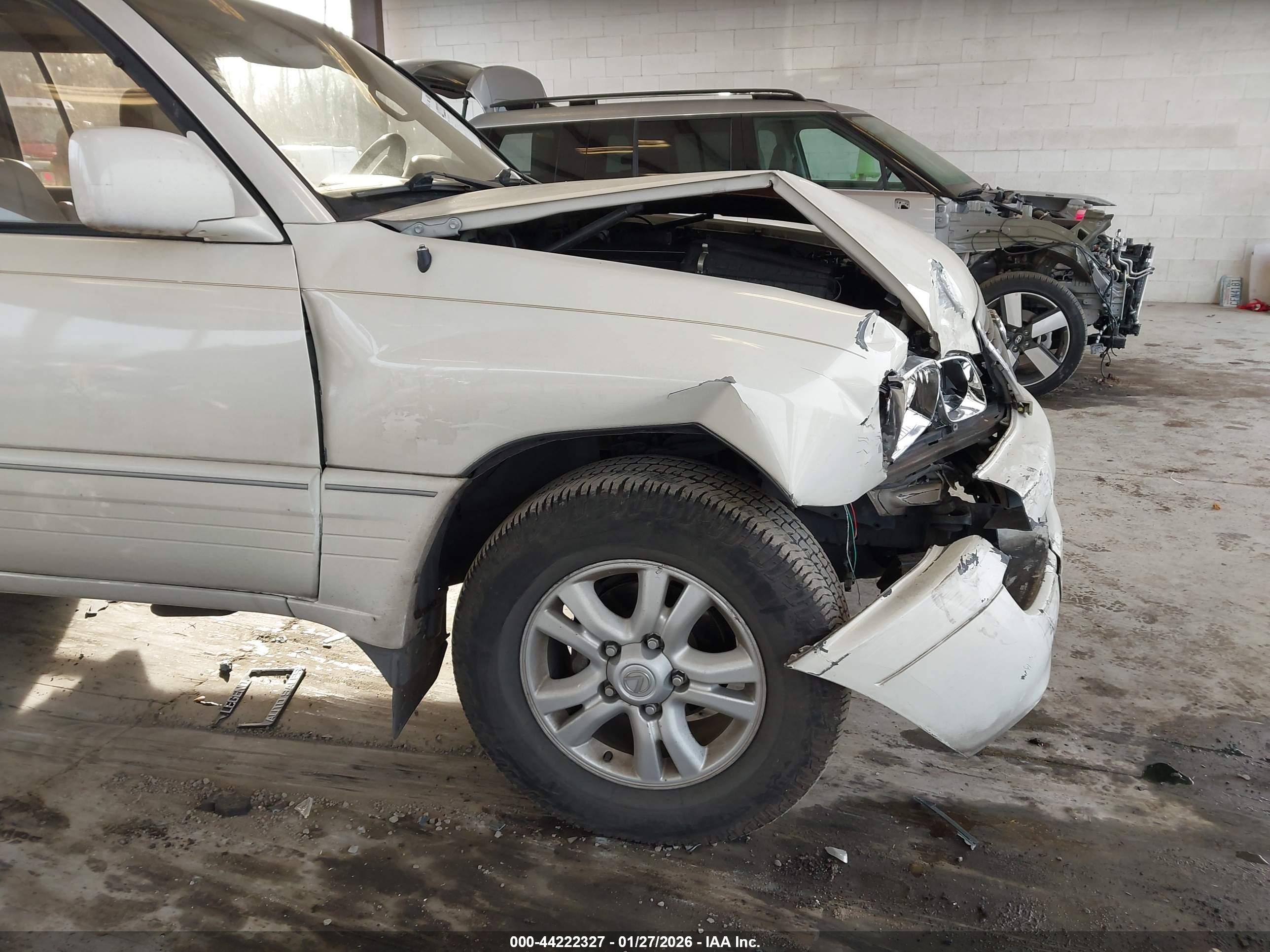 LEXUS LX image 6