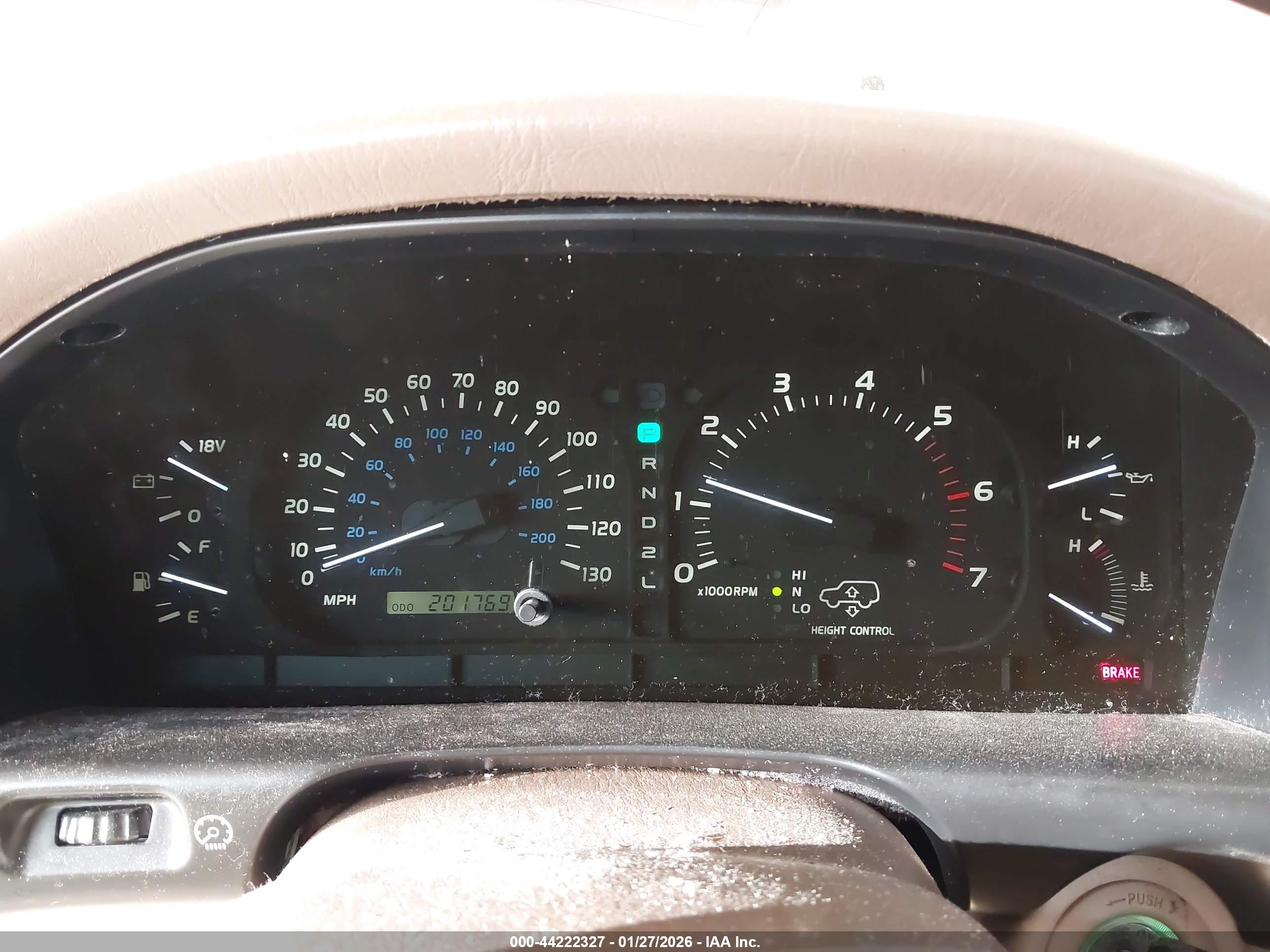 LEXUS LX image 7