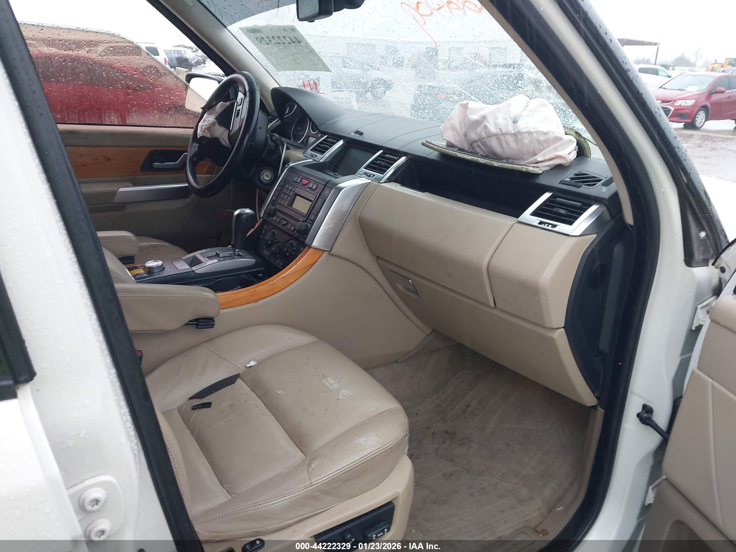 LAND ROVER image 5