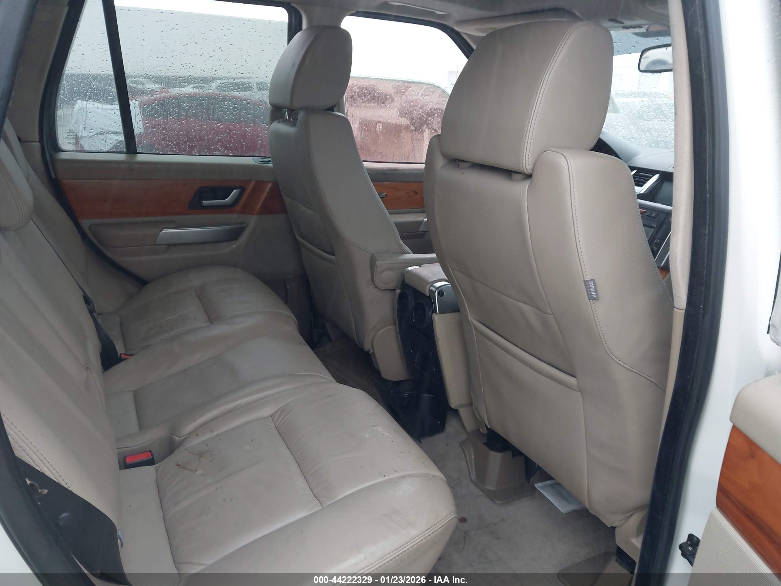 LAND ROVER image 8
