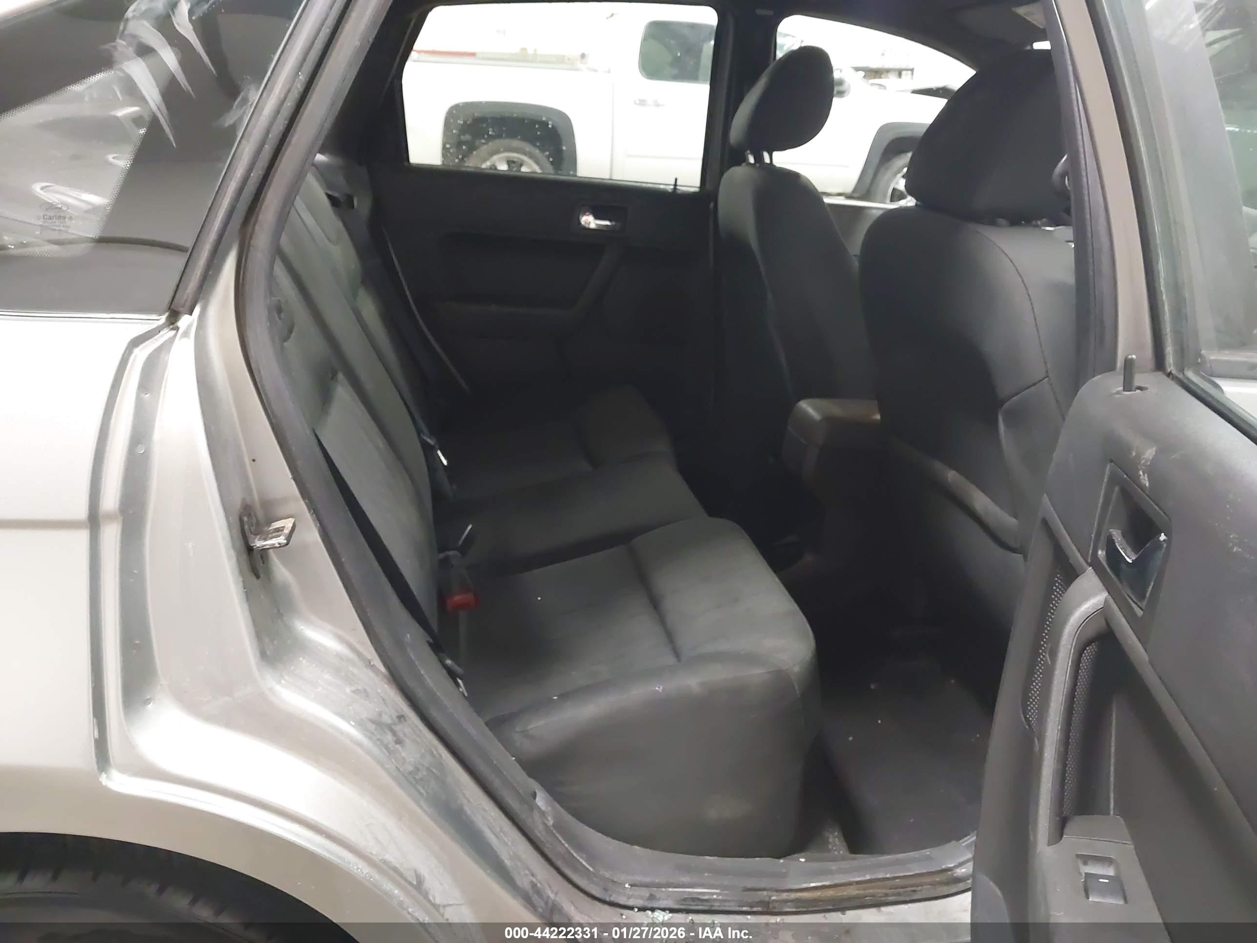 FORD FOCUS image 8