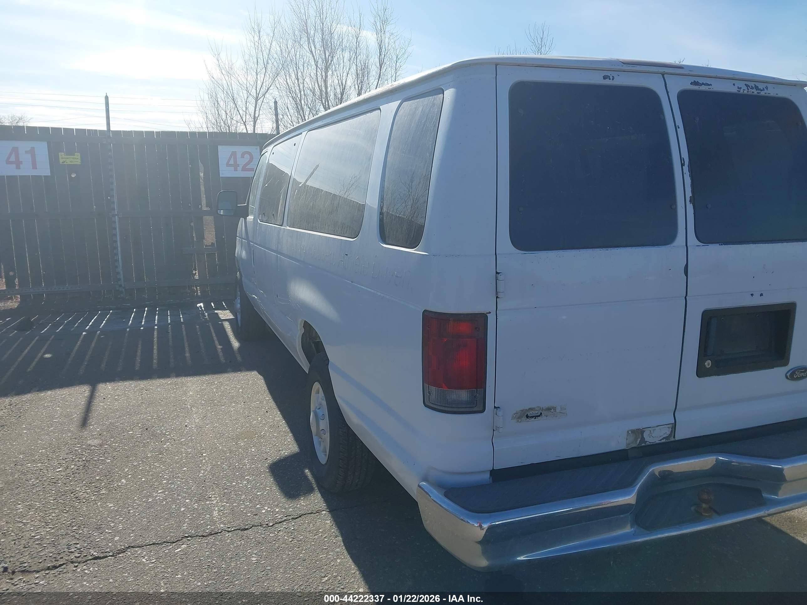 FORD E-350 image 3