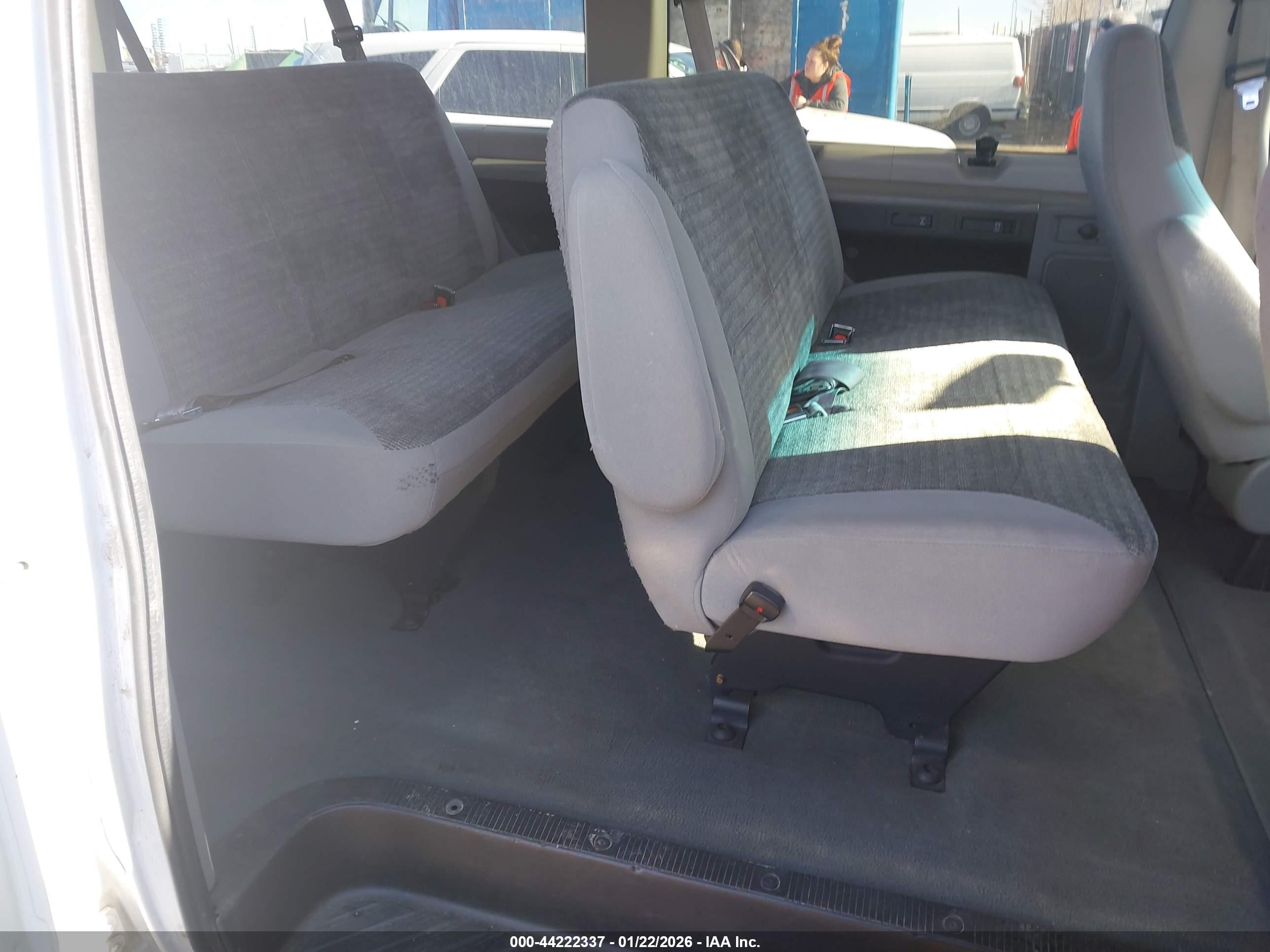 FORD E-350 image 8