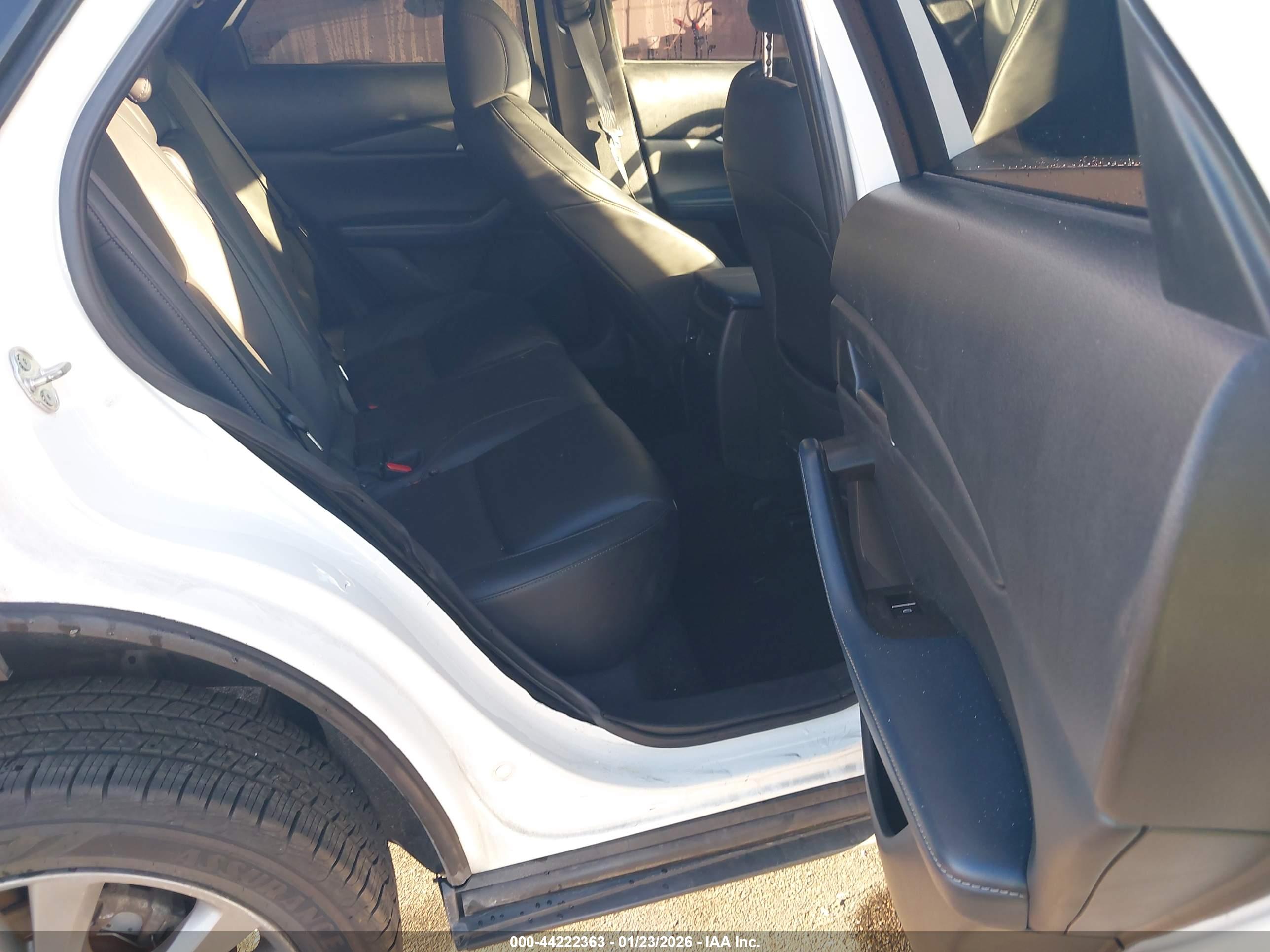 MAZDA CX-30 image 8