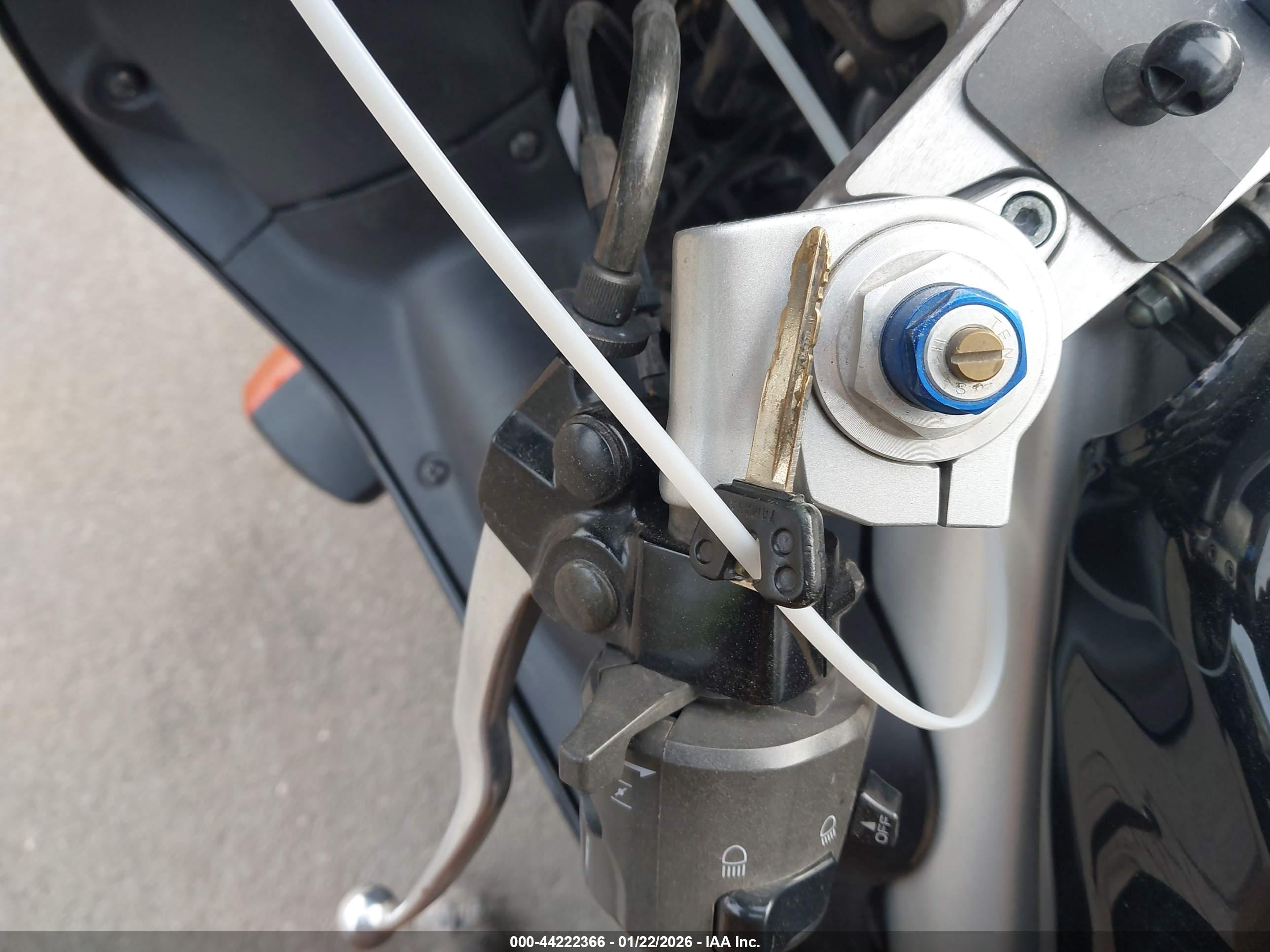 YAMAHA YZF600 image 11