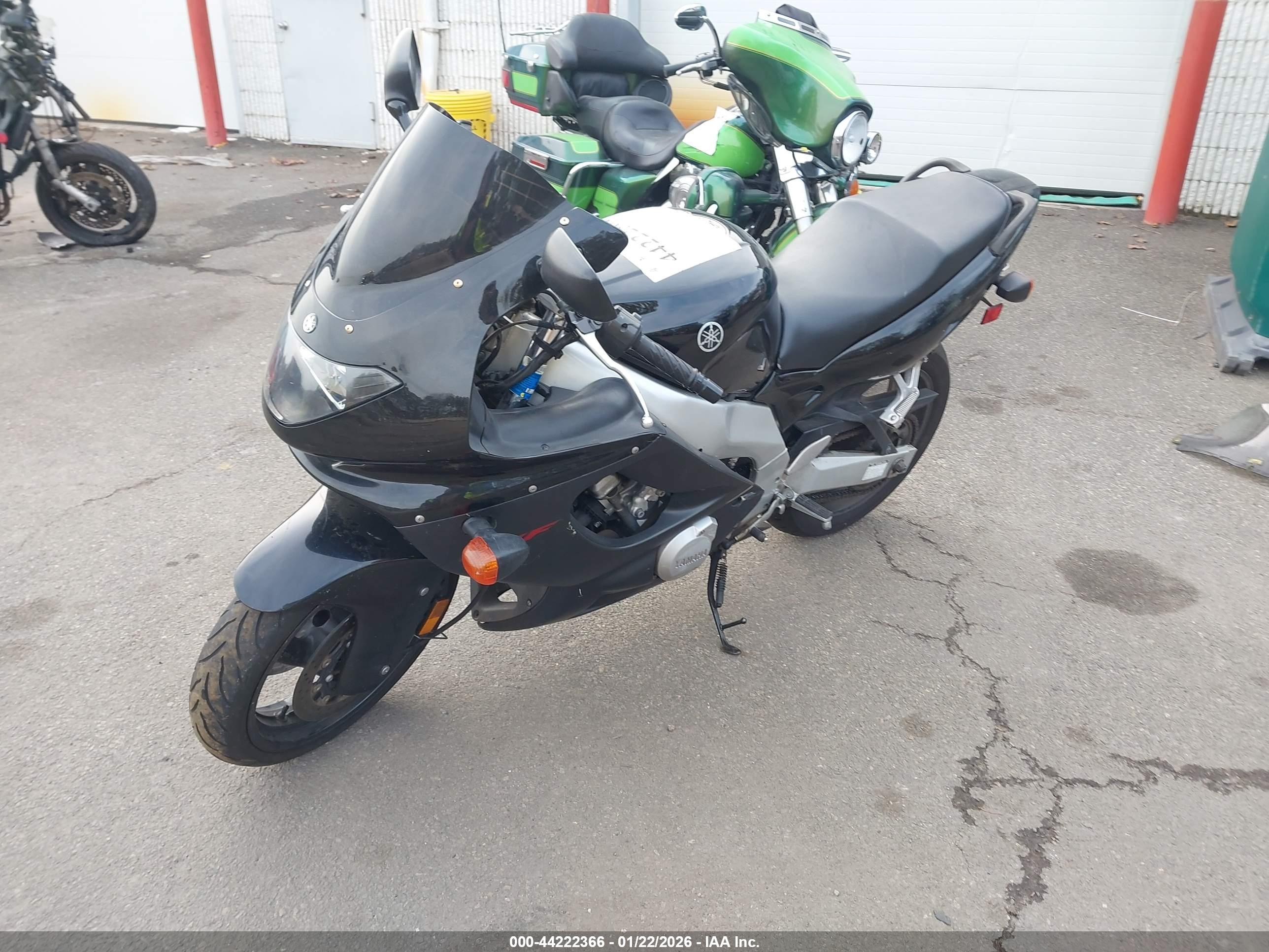 YAMAHA YZF600 image 2