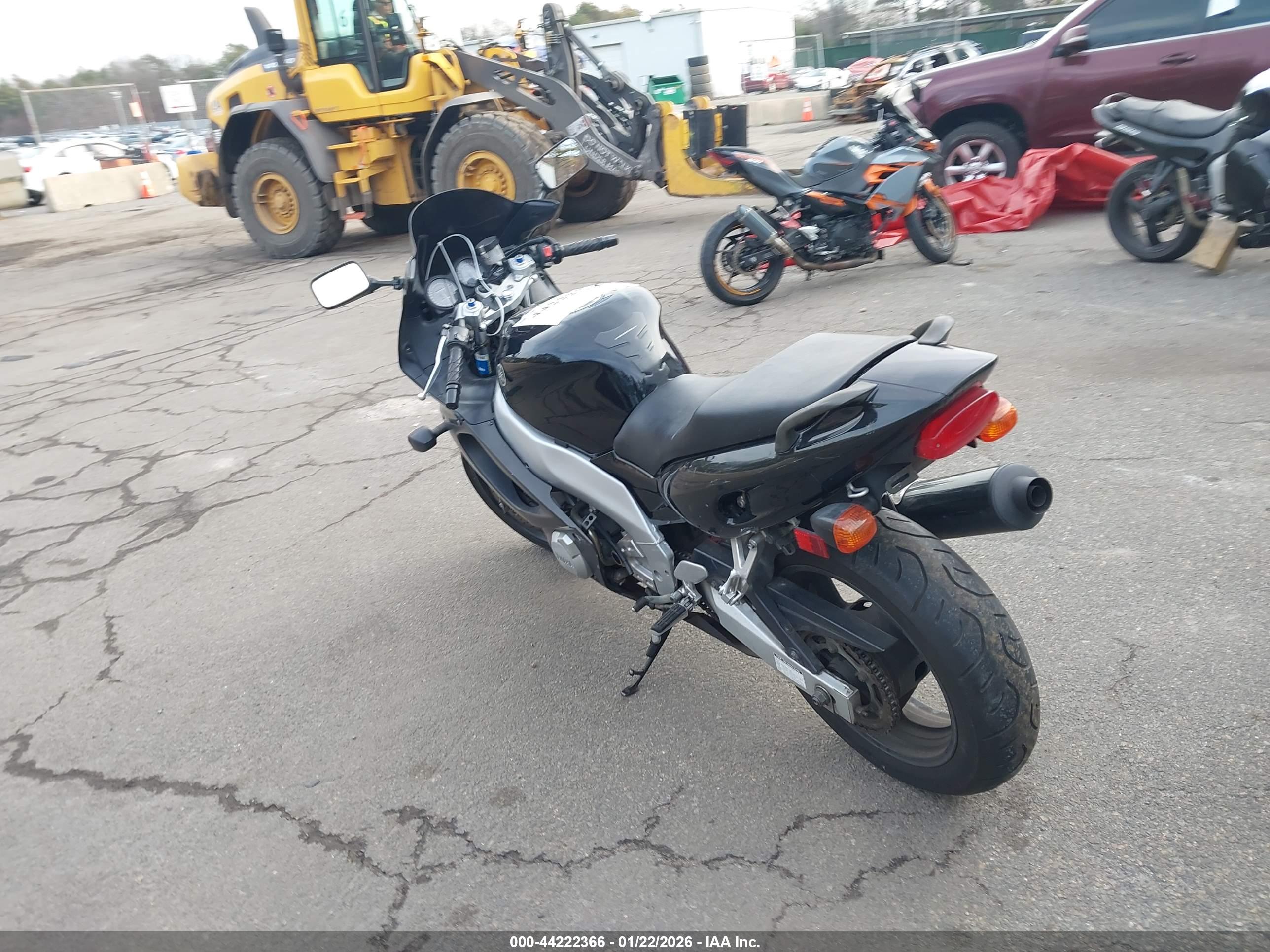 YAMAHA YZF600 image 3