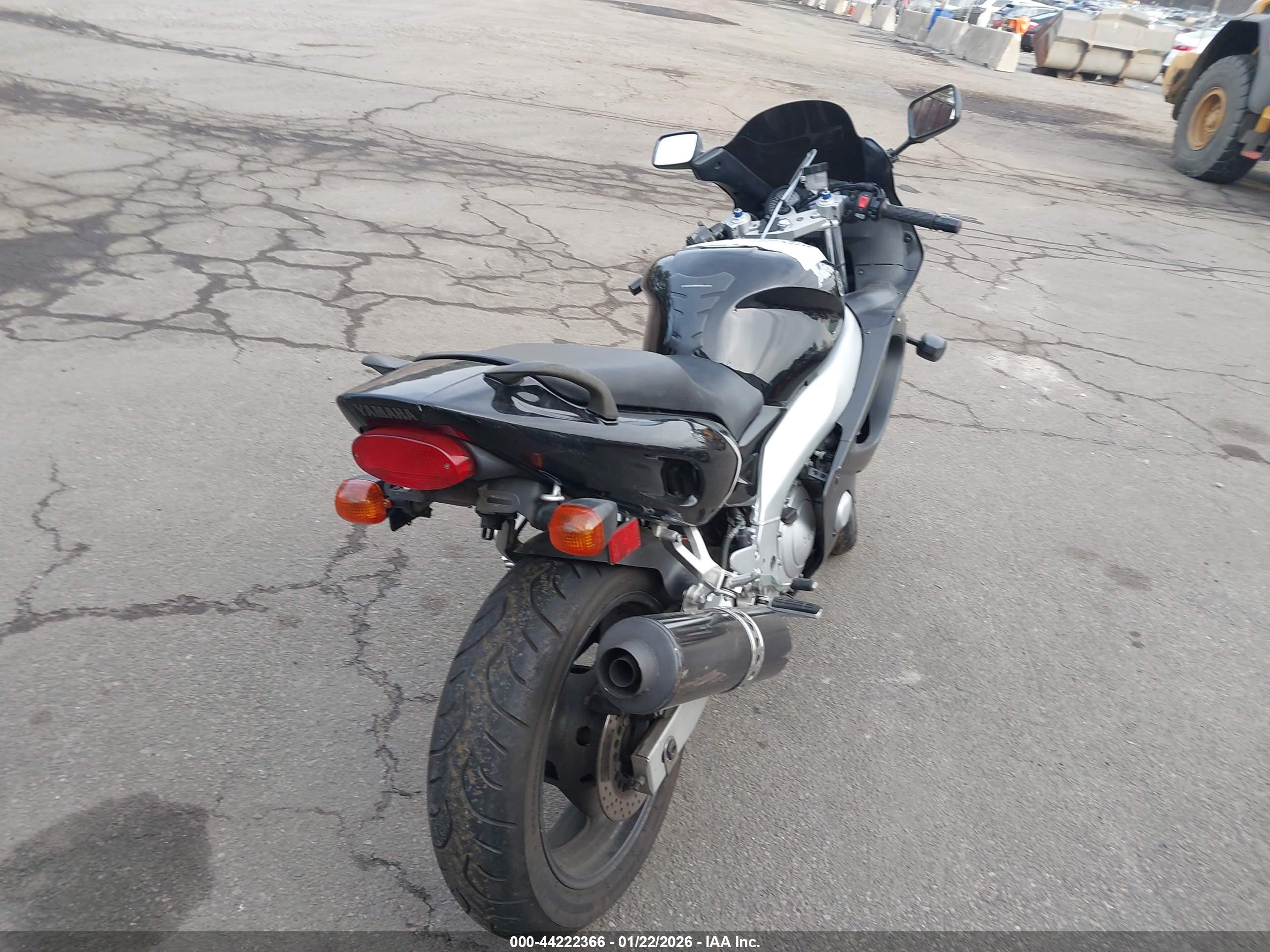 YAMAHA YZF600 image 4