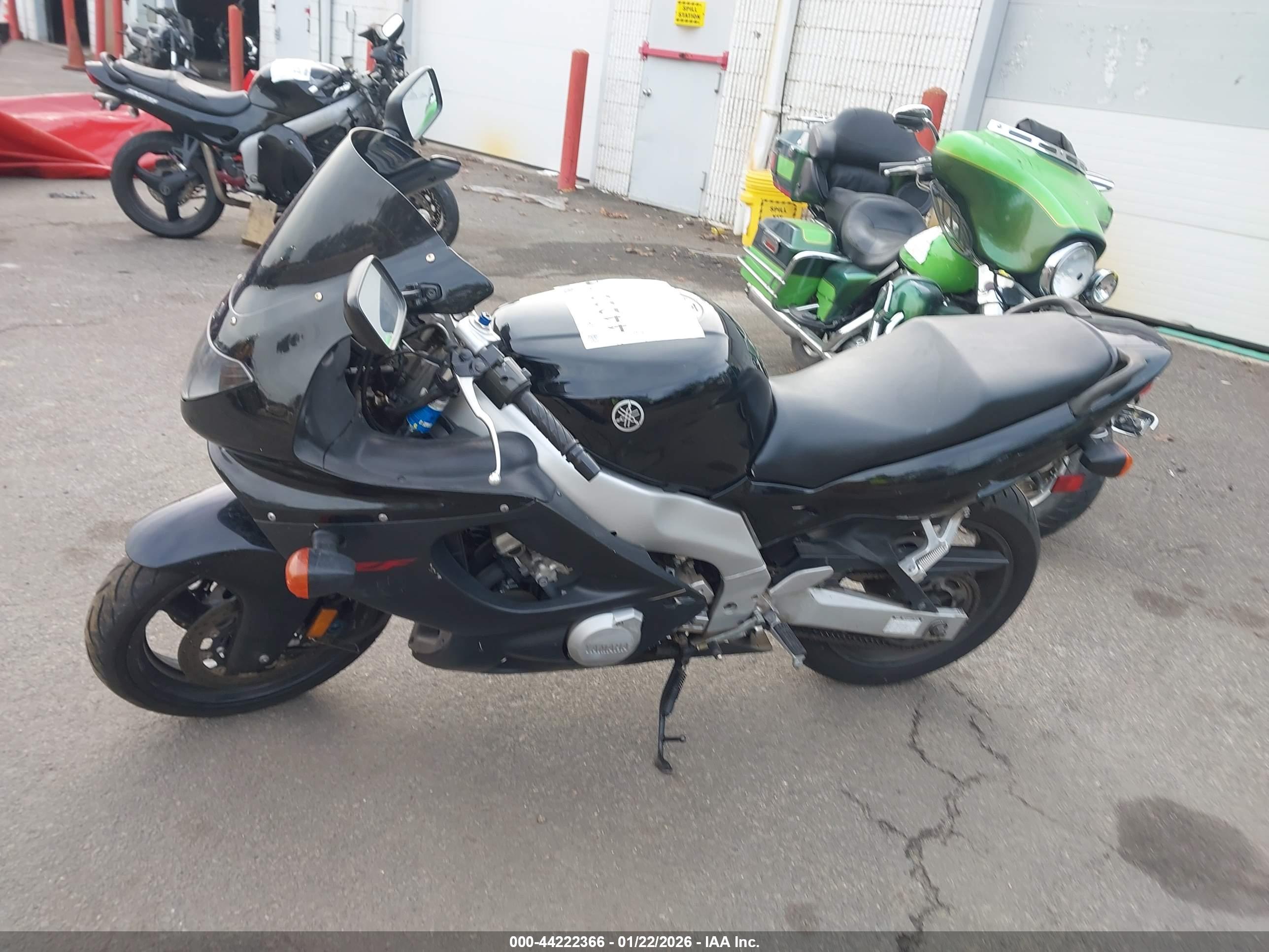 YAMAHA YZF600 image 9