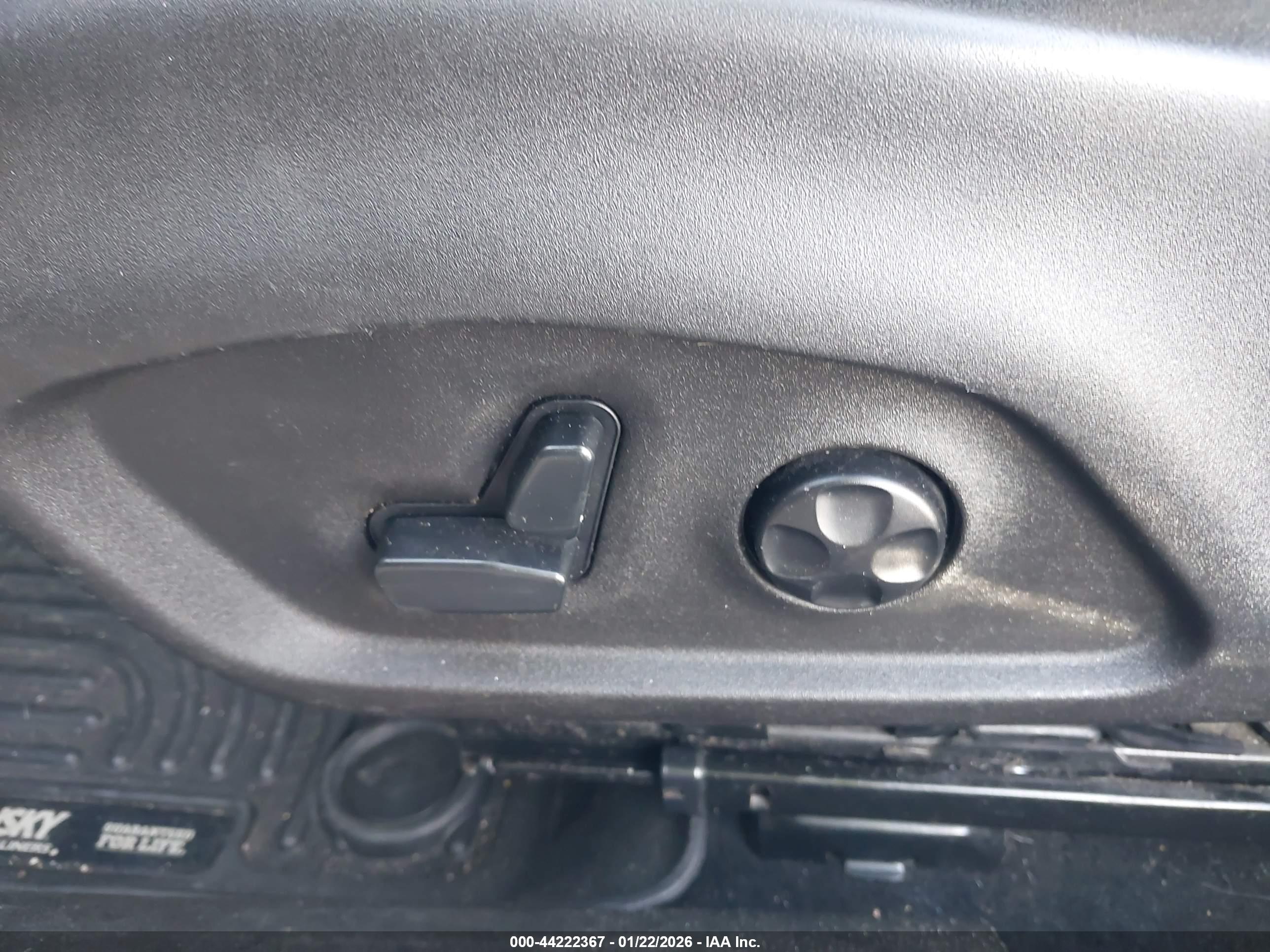 JEEP RENEGADE image 9