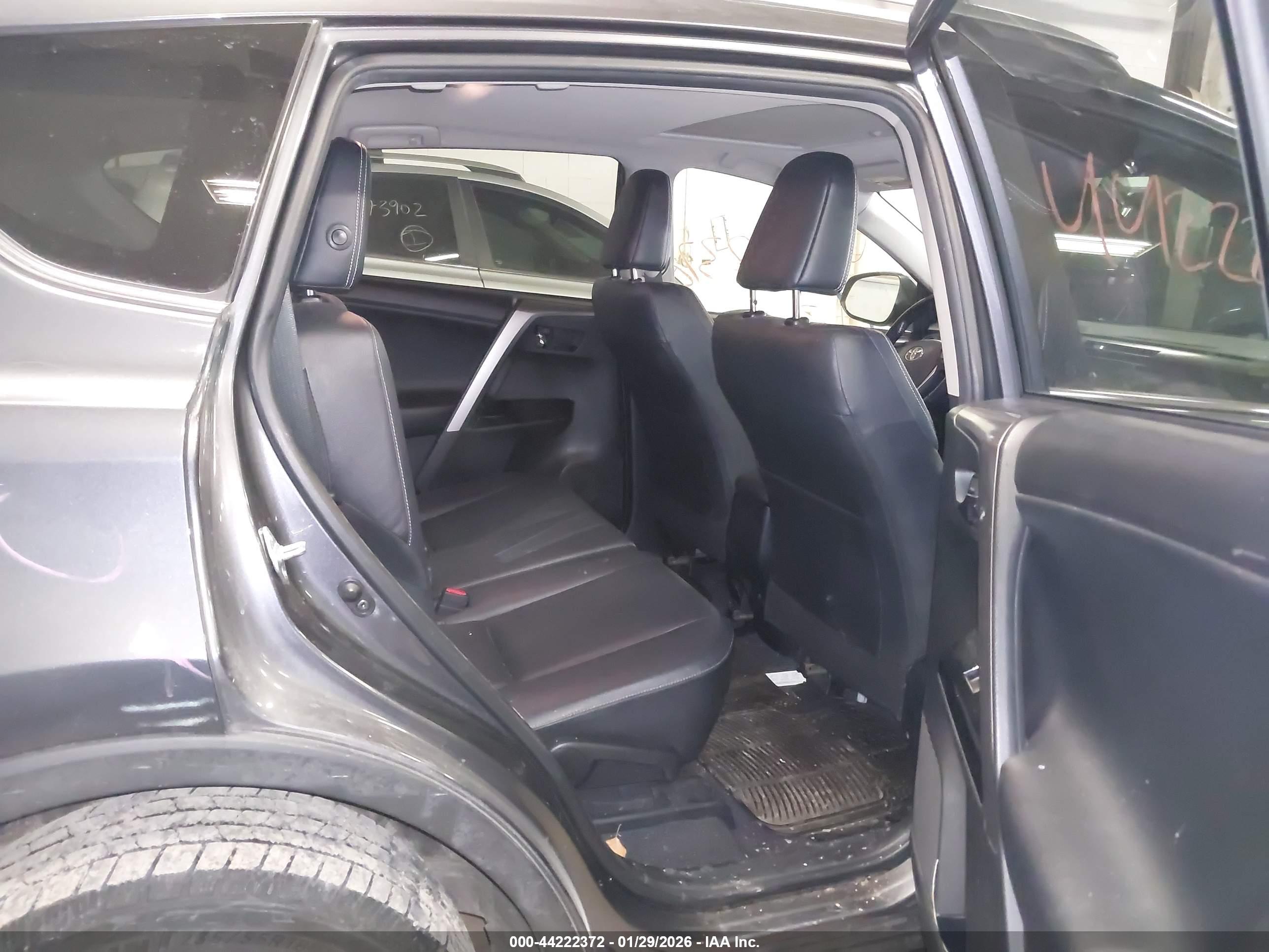 TOYOTA RAV4 image 8