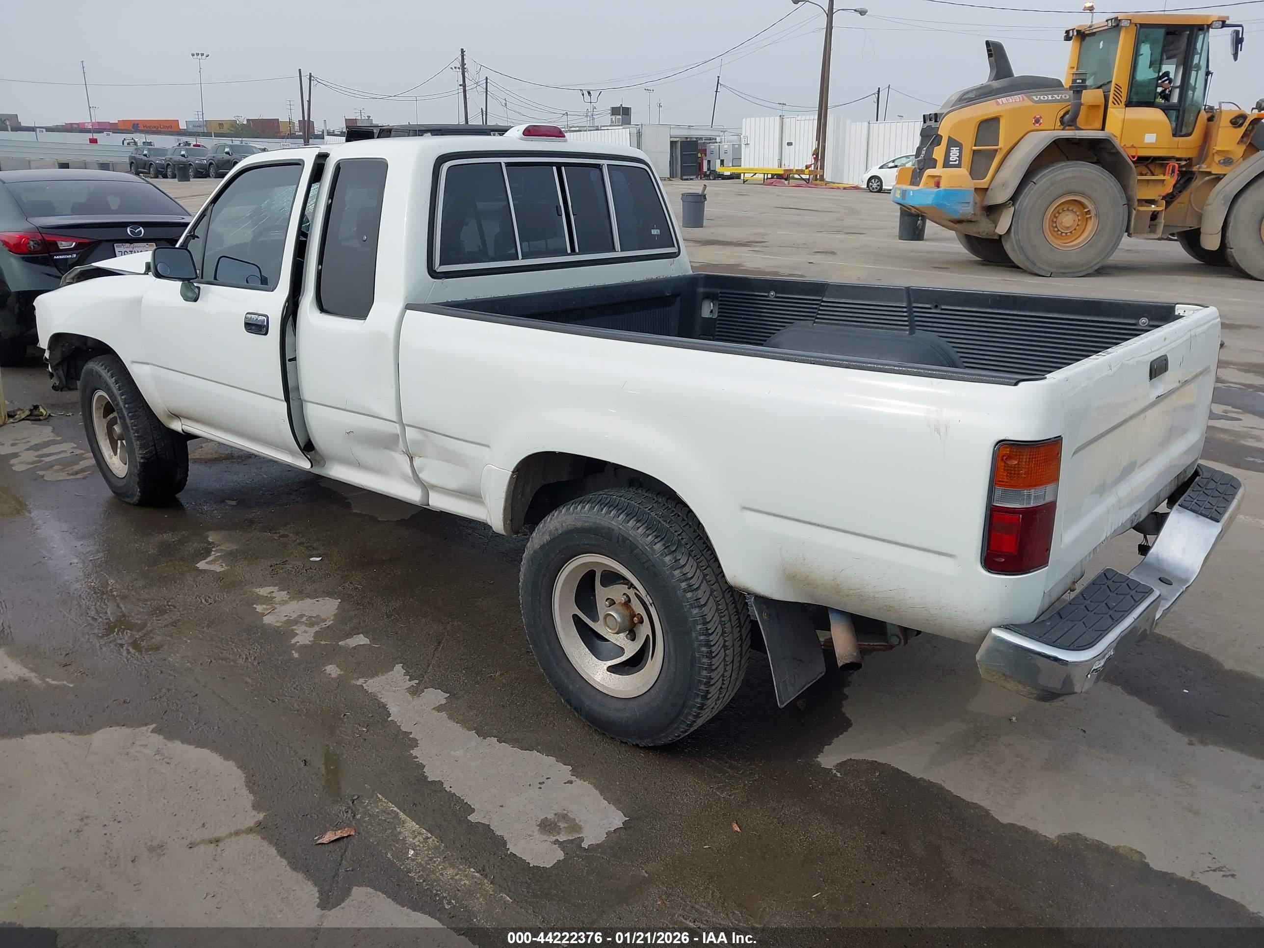 TOYOTA PICKUP image 3