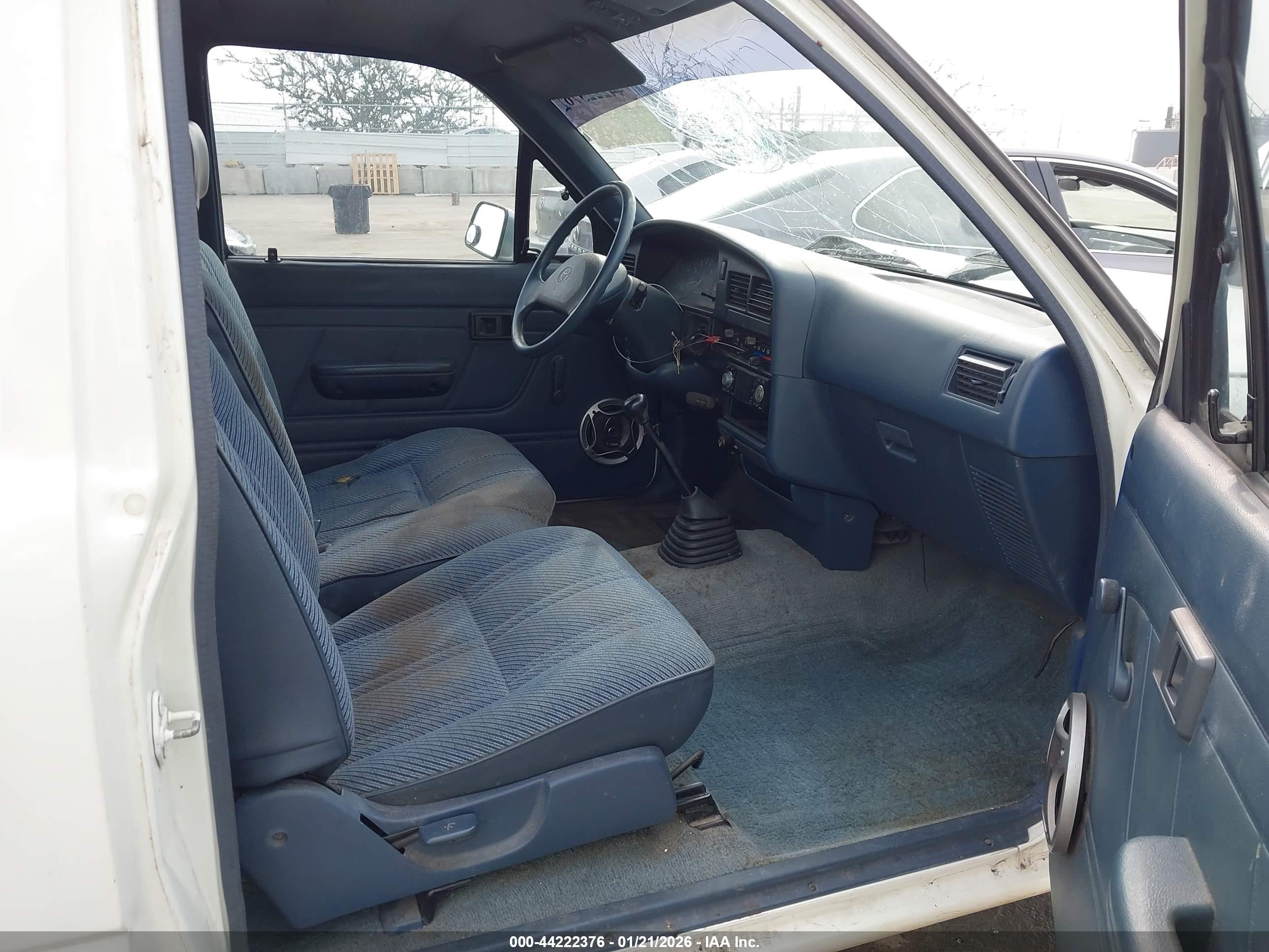 TOYOTA PICKUP image 5