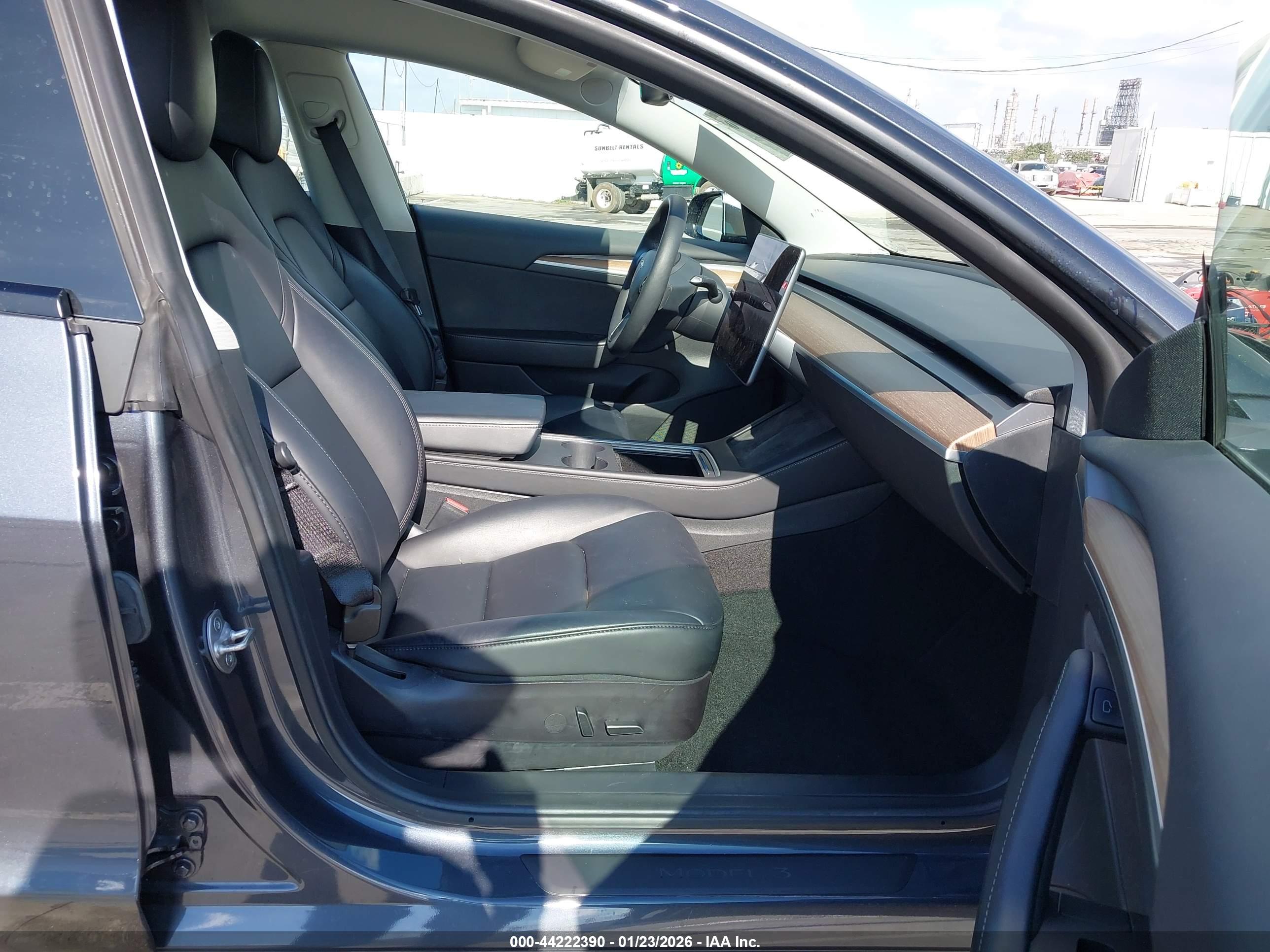 TESLA MODEL image 5