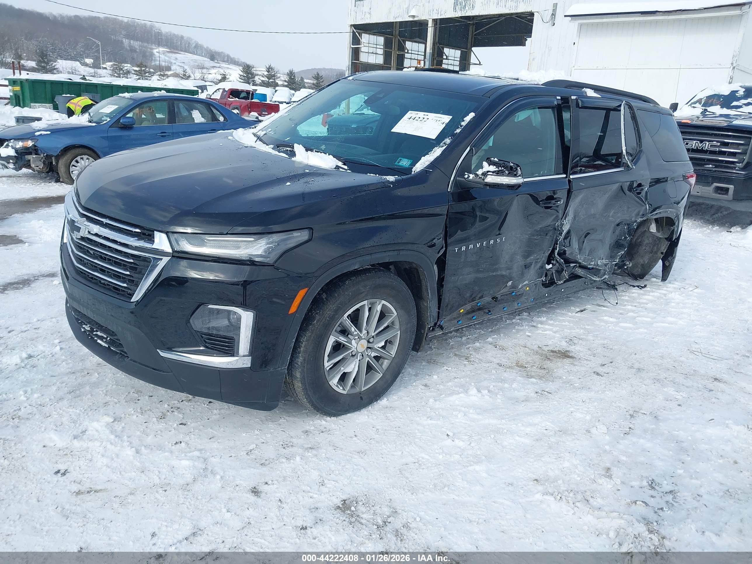 CHEVROLET TRAVERSE image 2