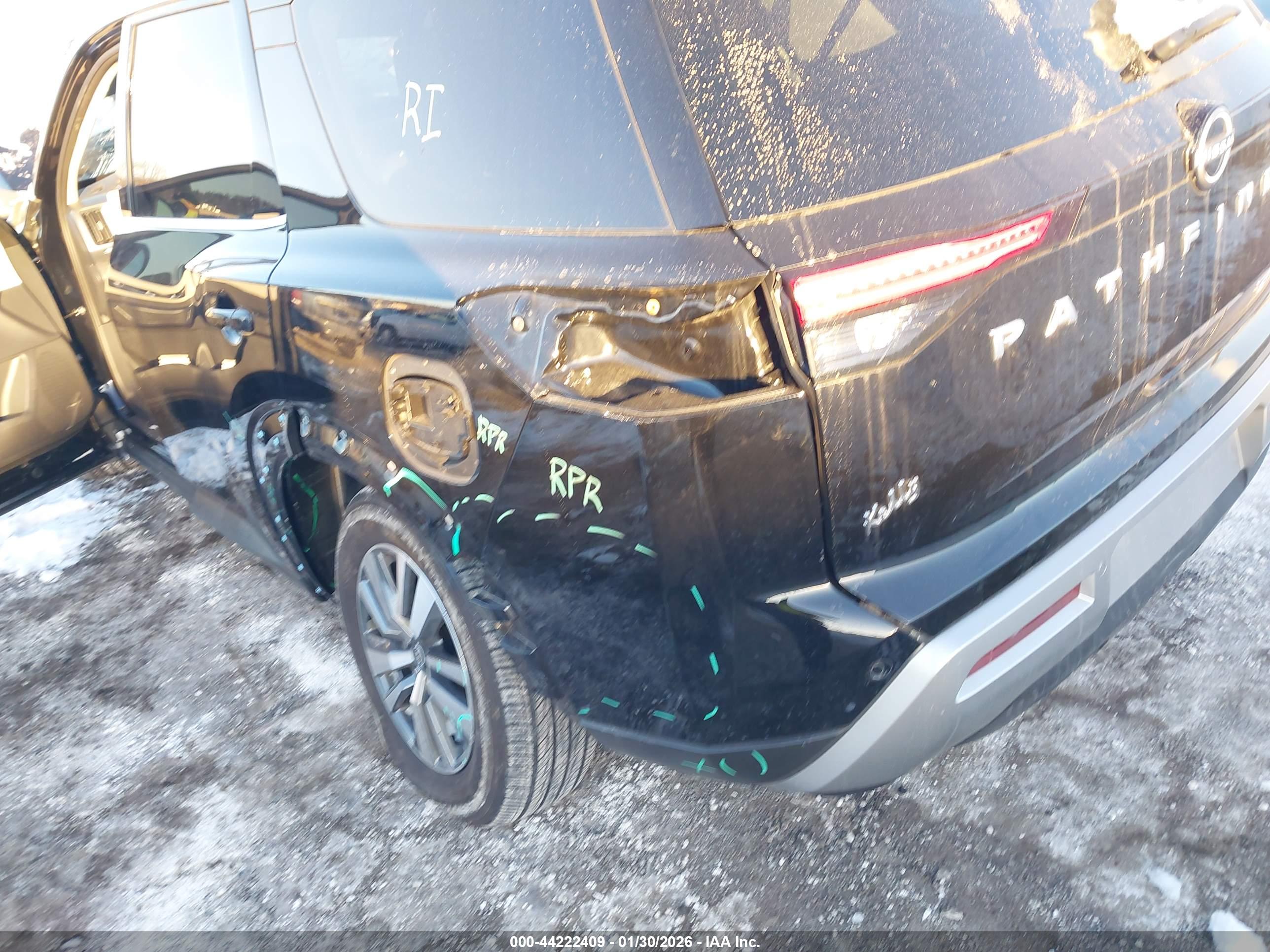 NISSAN PATHFINDER image 6