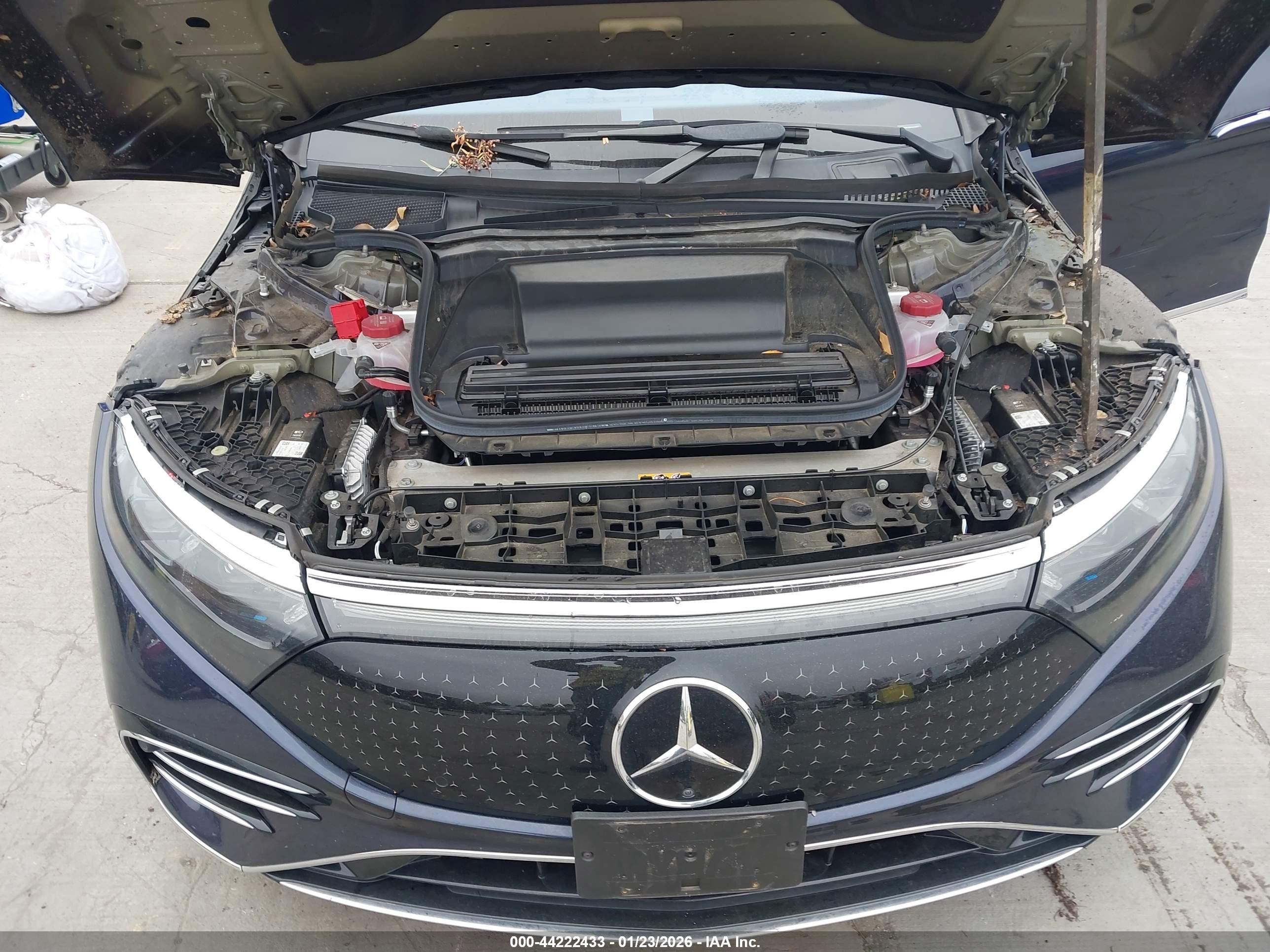 MERCEDES-BENZ EQS image 10