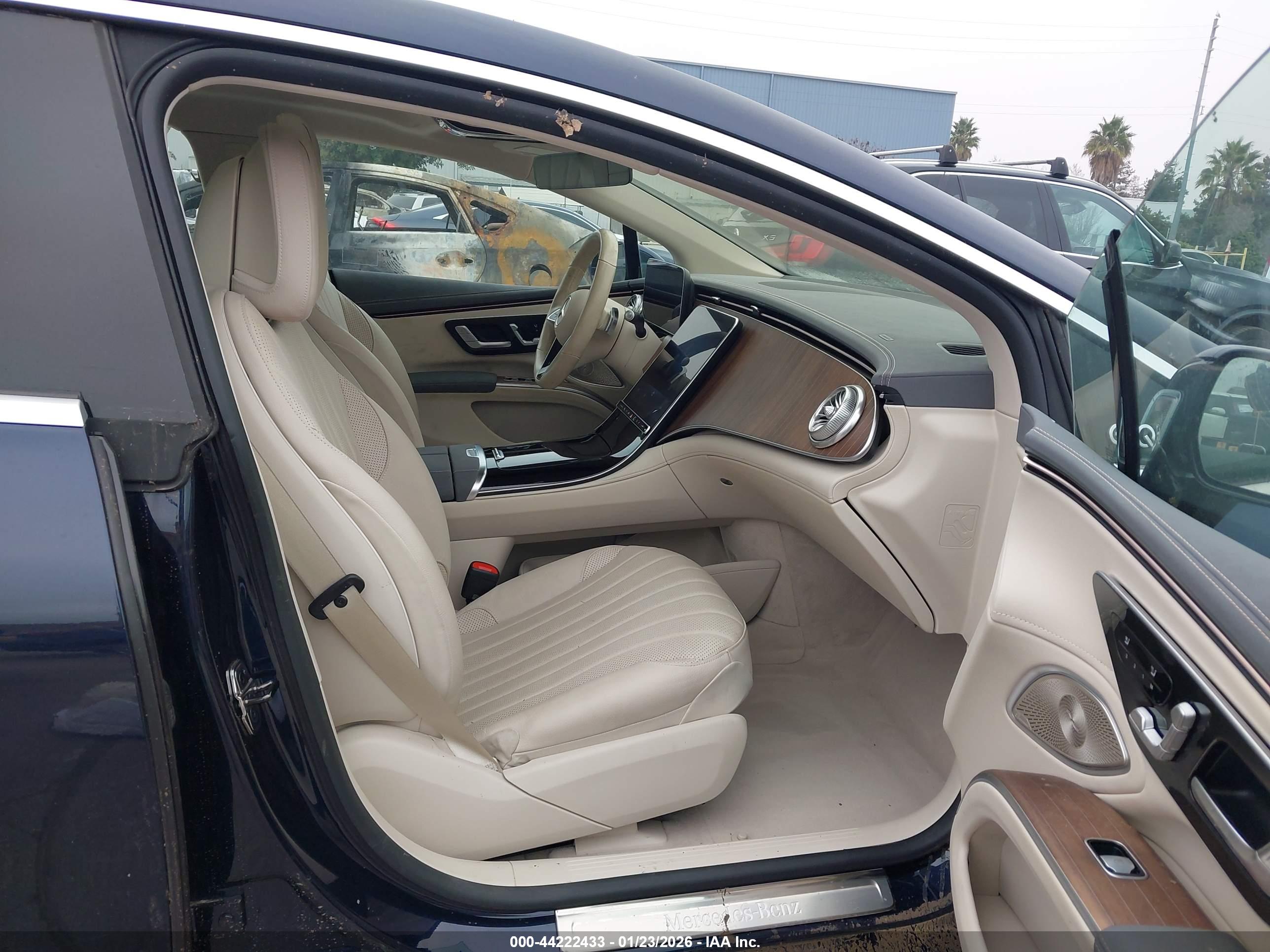 MERCEDES-BENZ EQS image 5