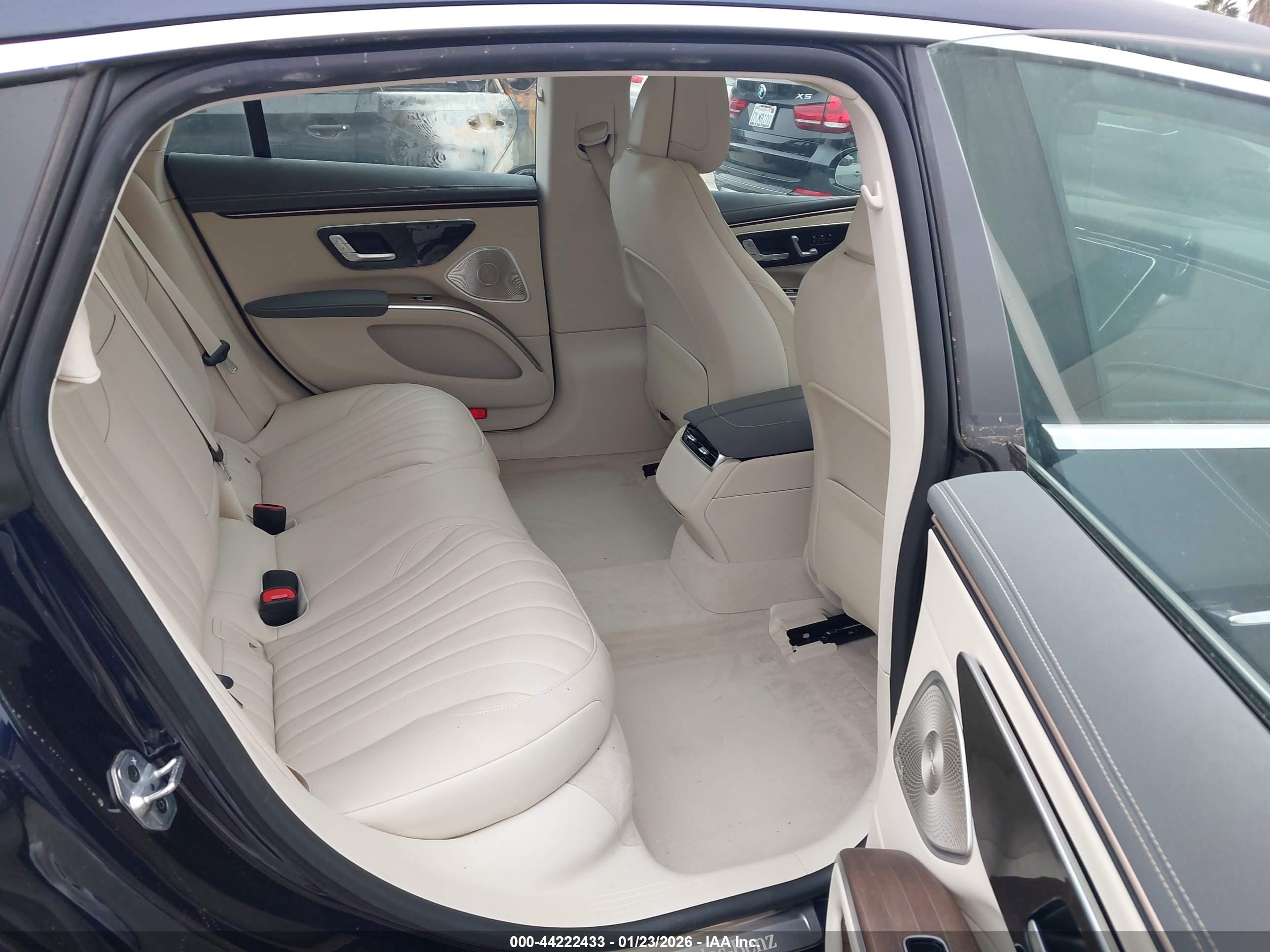 MERCEDES-BENZ EQS image 8