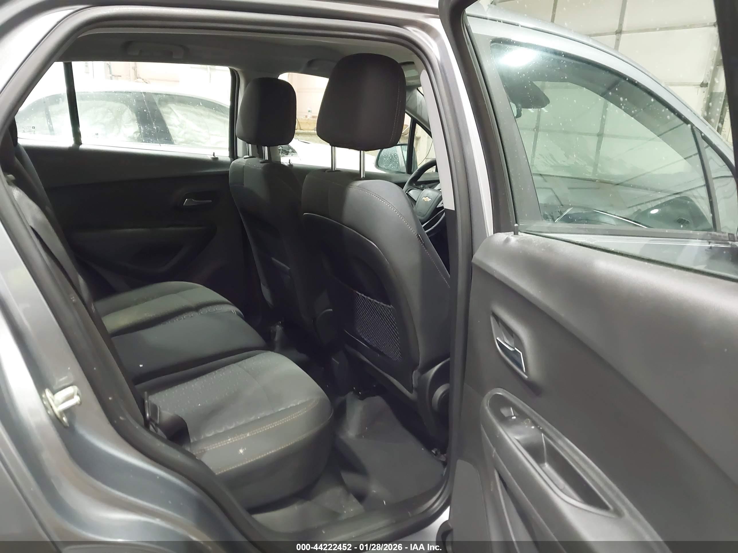 CHEVROLET TRAX image 8