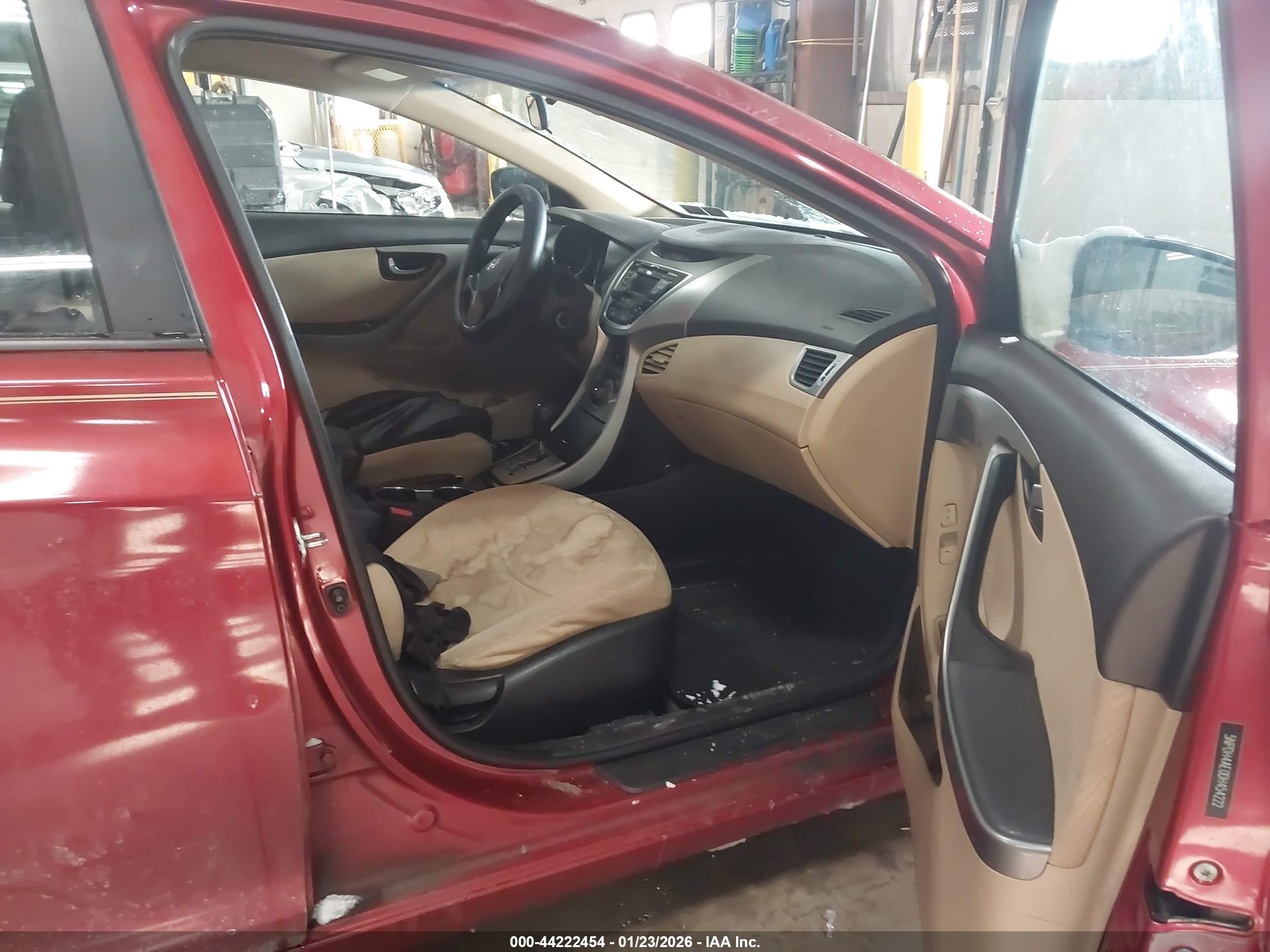 HYUNDAI ELANTRA image 5