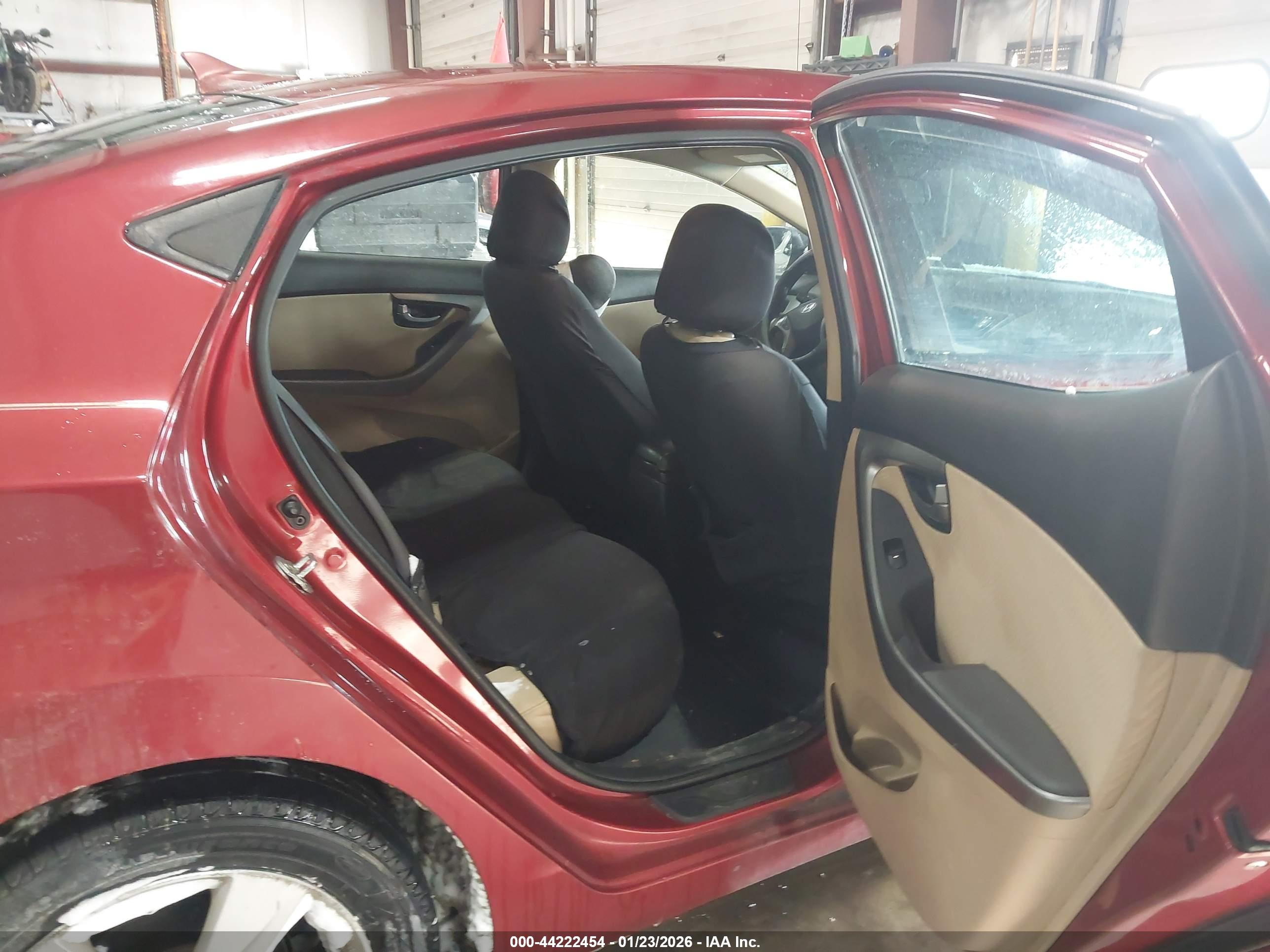 HYUNDAI ELANTRA image 8