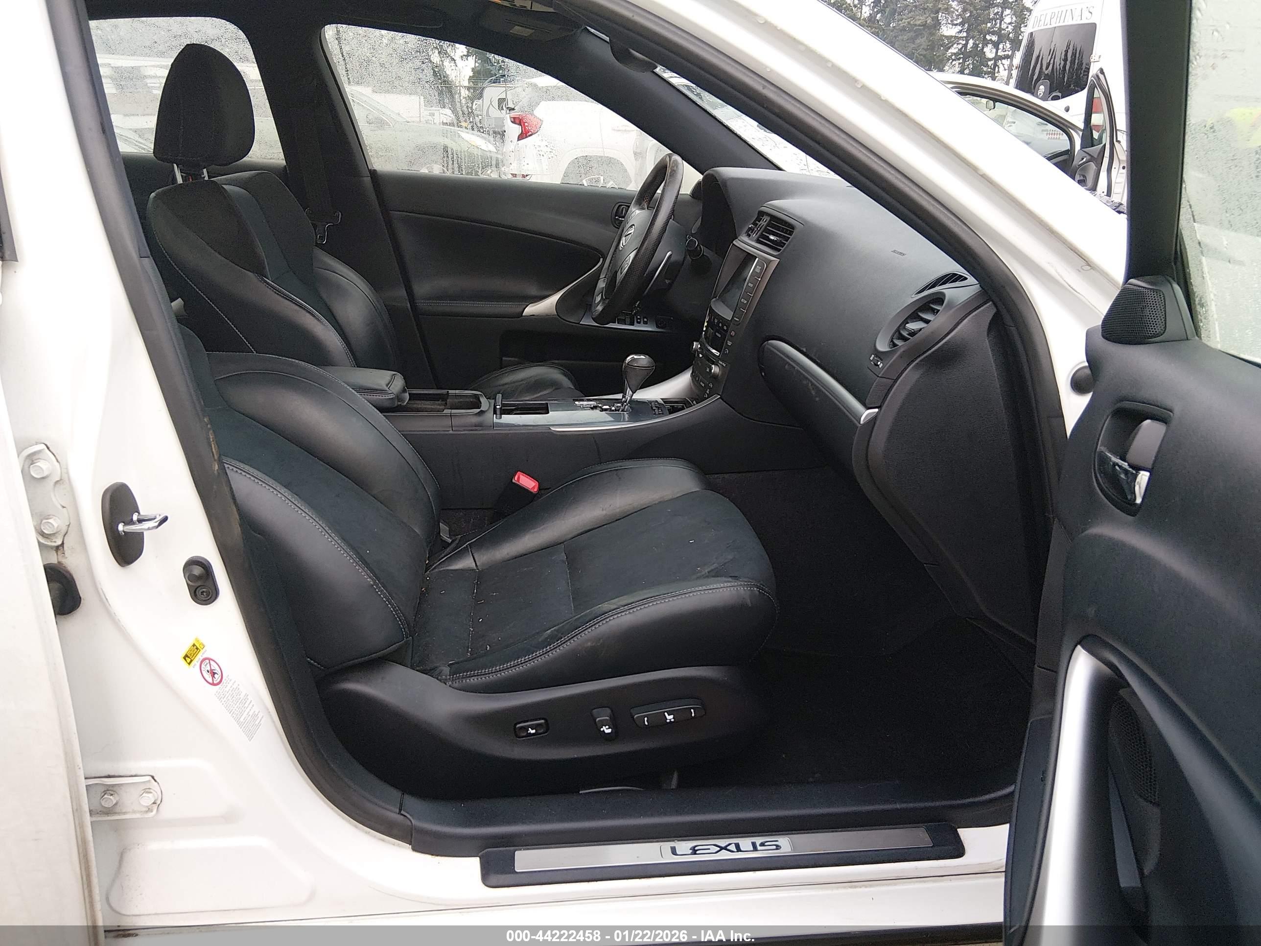 LEXUS IS image 5