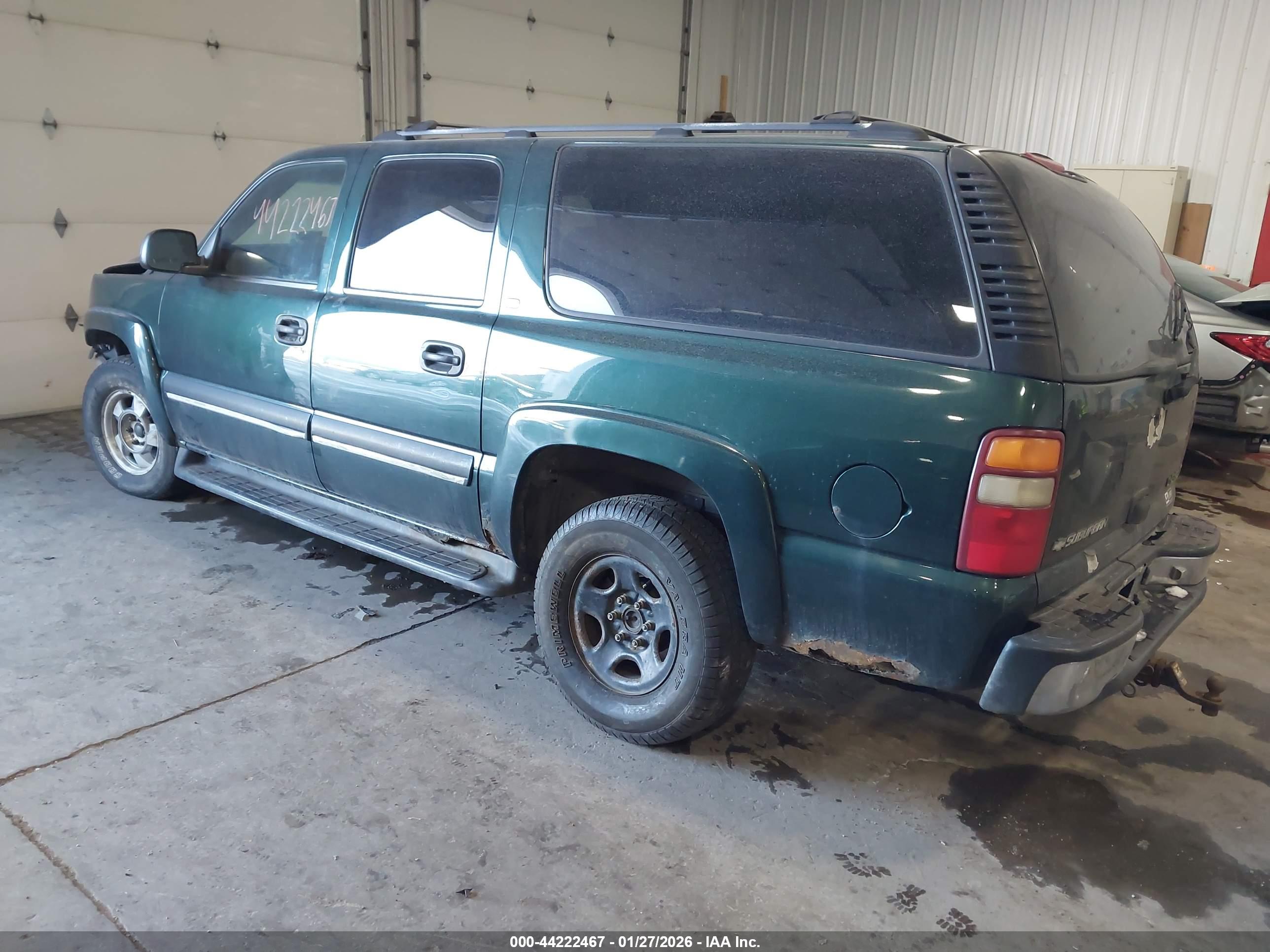 CHEVROLET SUBURBAN image 3